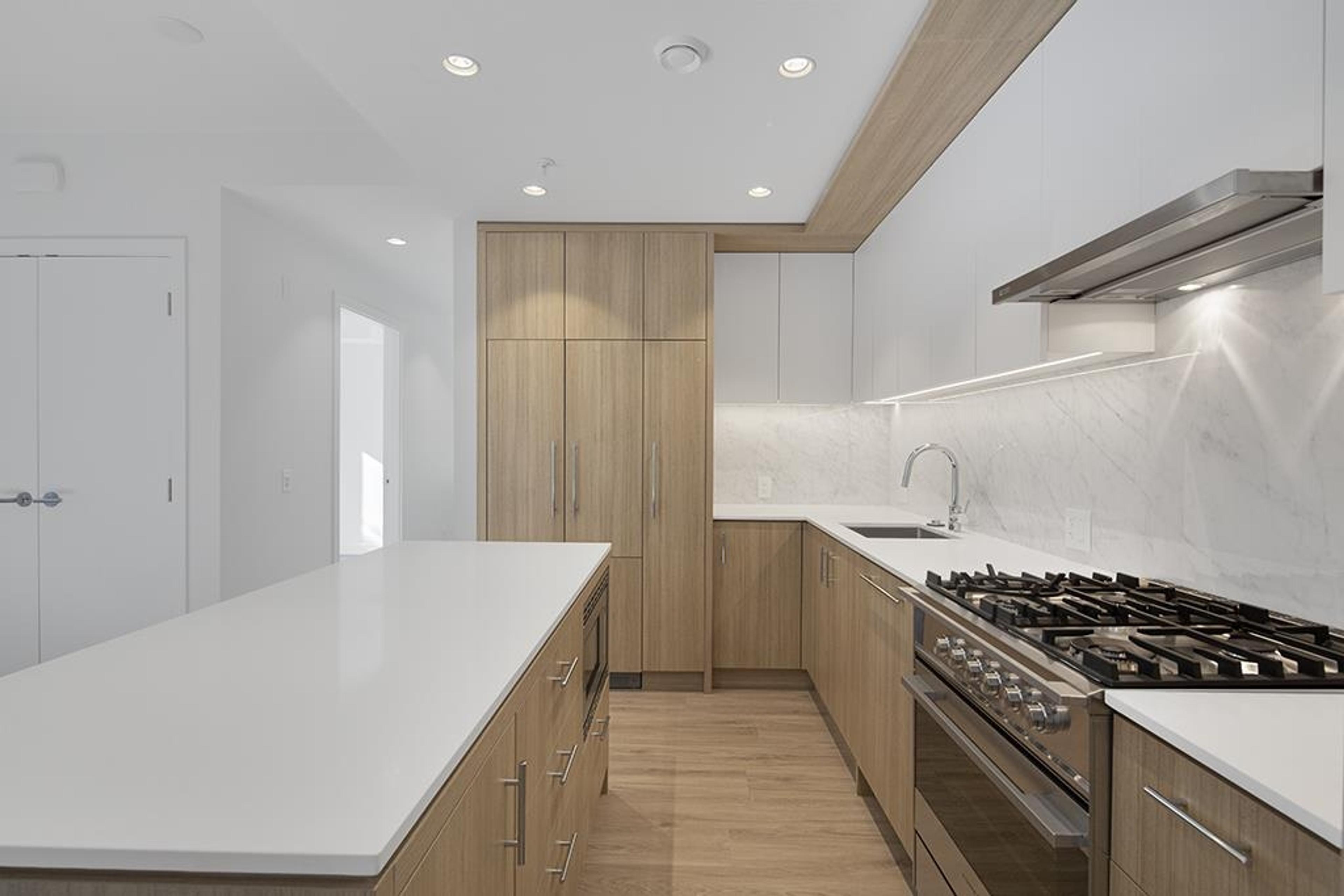 #208 6085 IRMIN STREET - 13