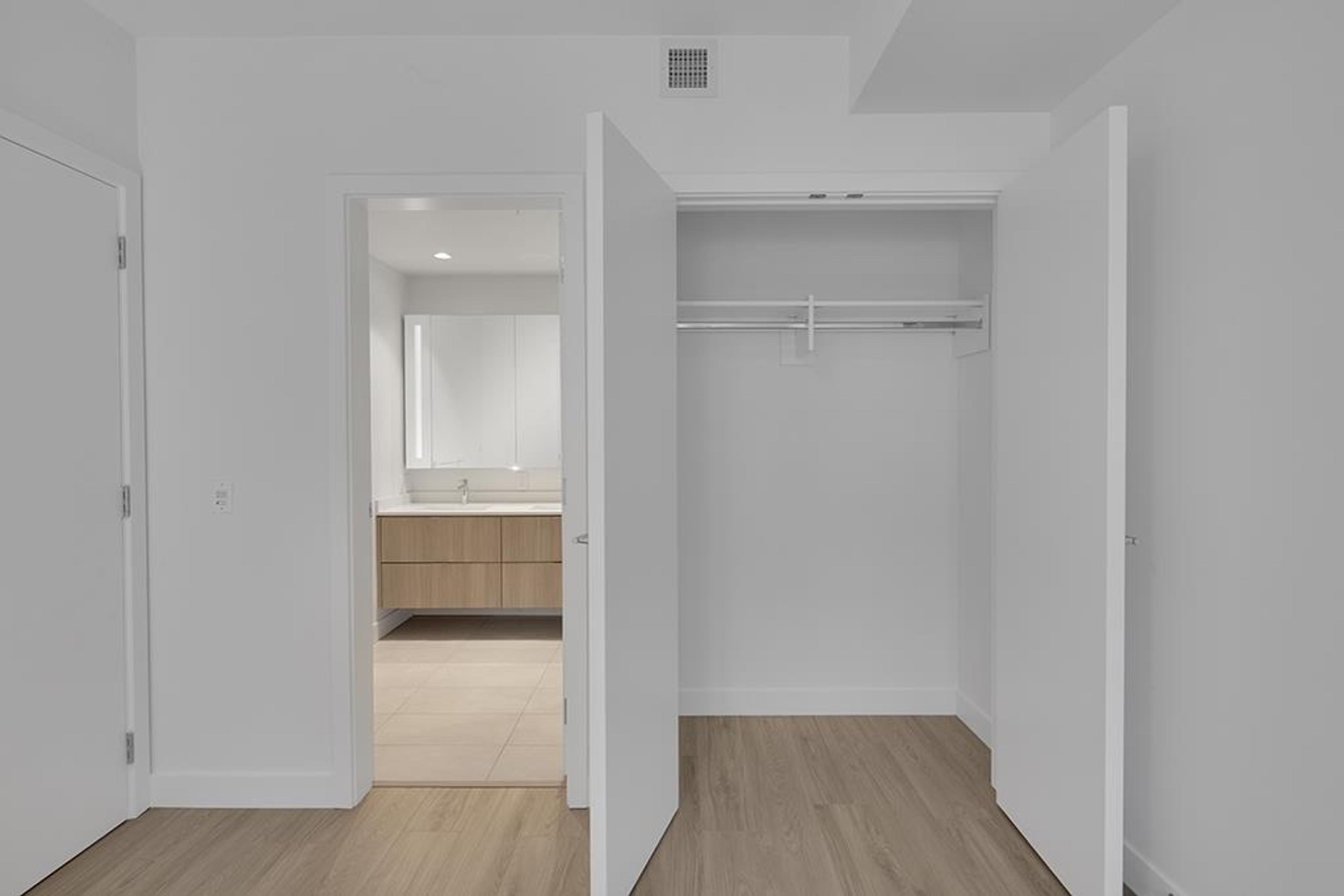 #208 6085 IRMIN STREET - 16