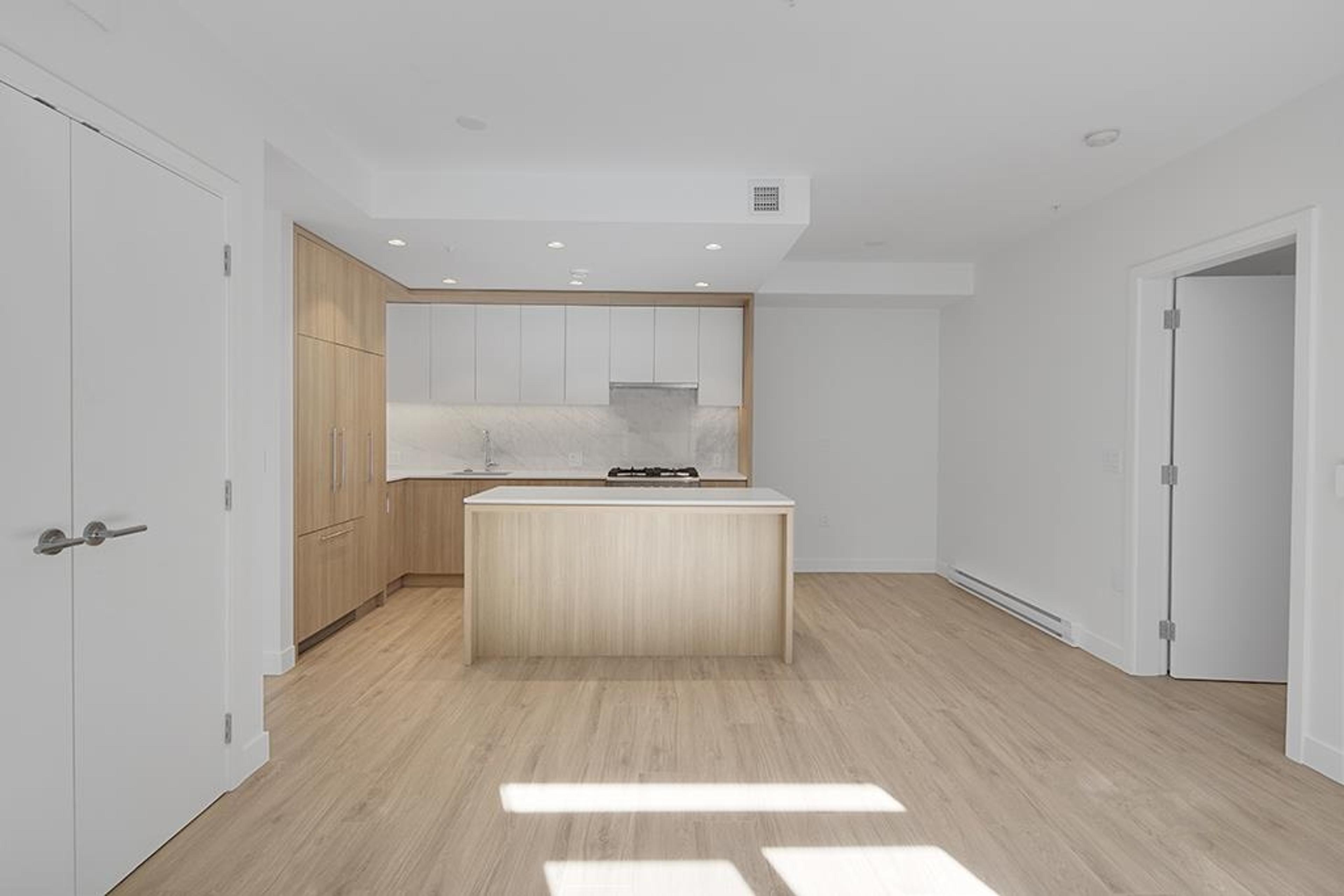 #208 6085 IRMIN STREET - 5