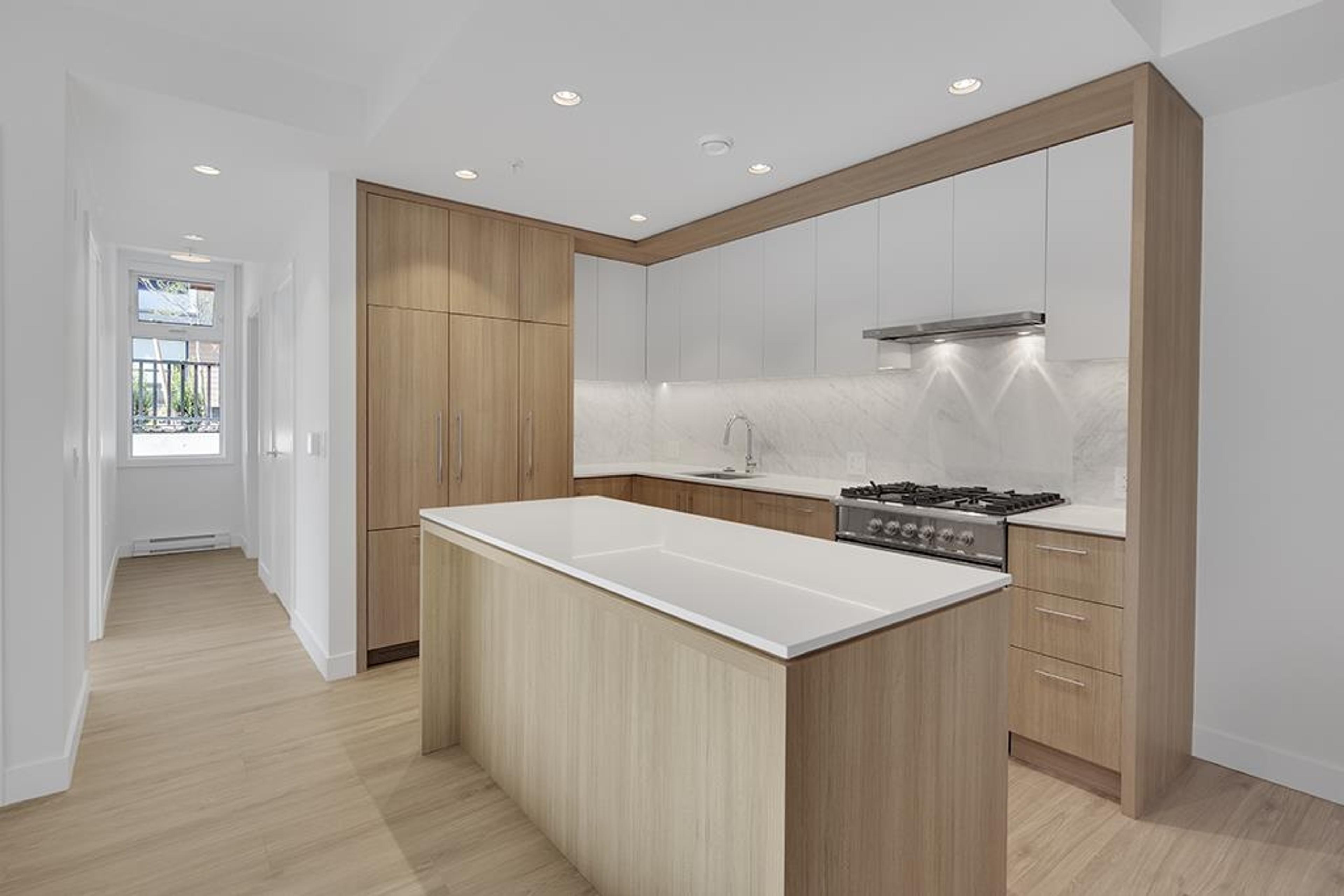 #208 6085 IRMIN STREET - 10