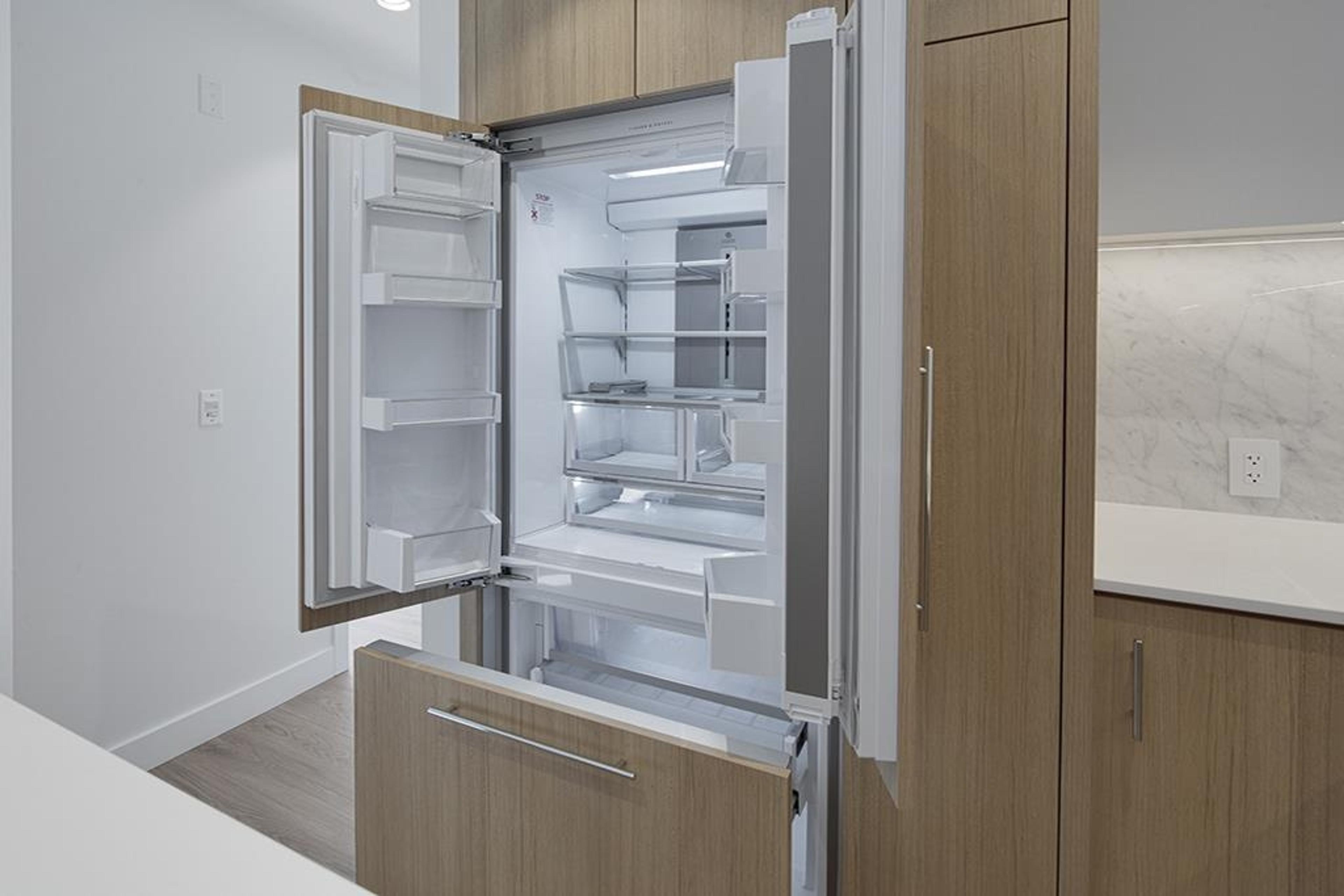 #208 6085 IRMIN STREET - 11