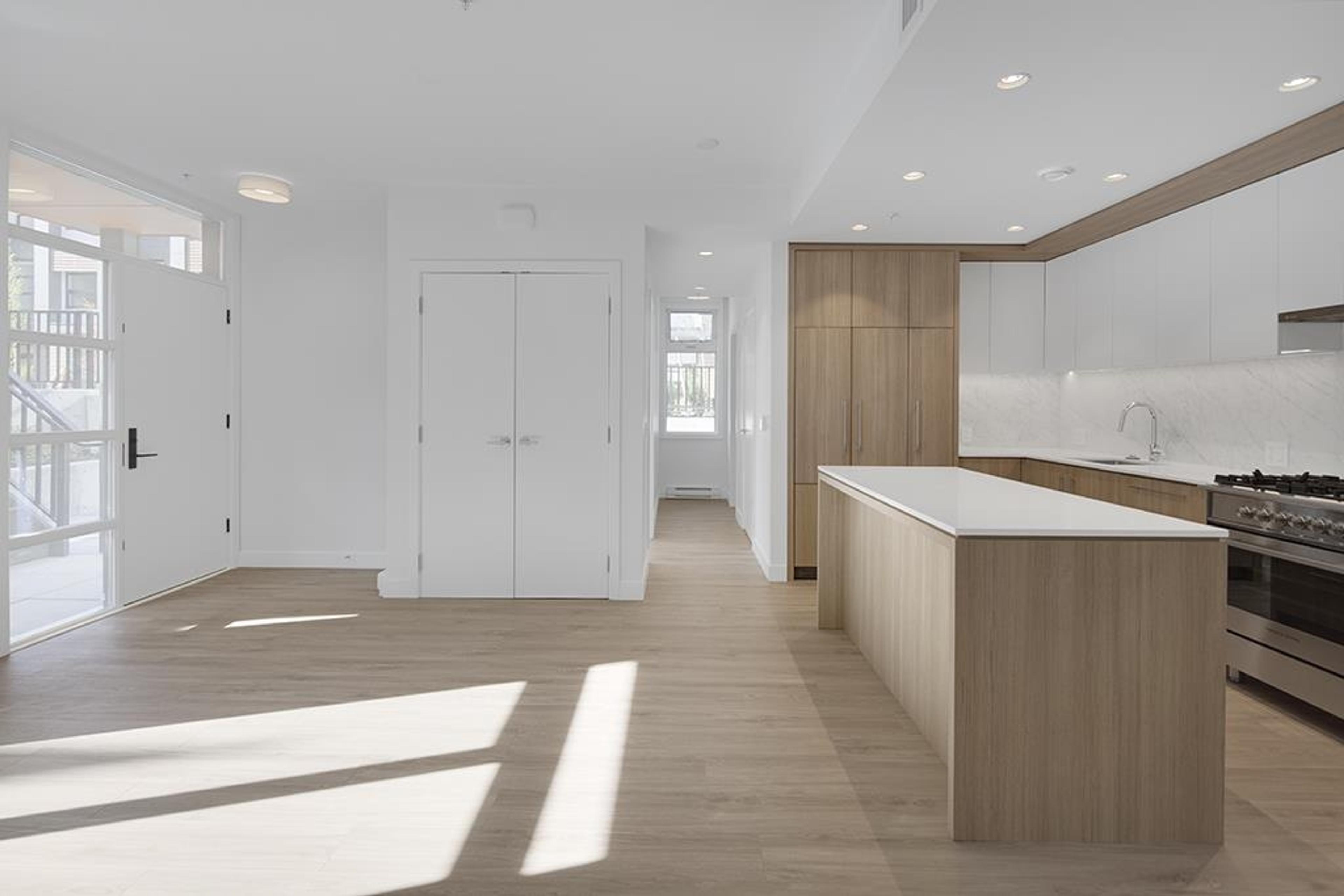 #208 6085 IRMIN STREET - 8