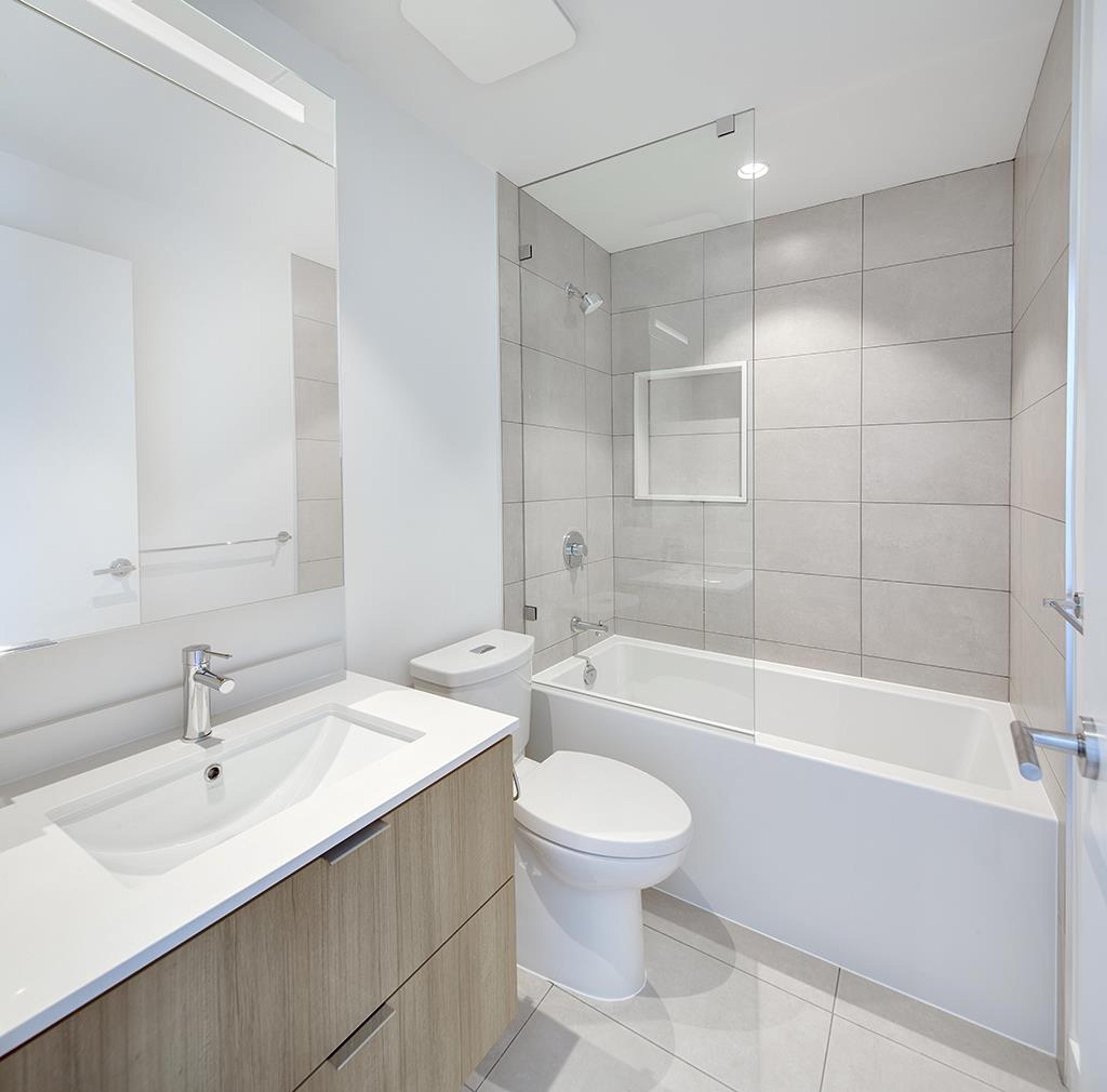 #208 6085 IRMIN STREET - 21