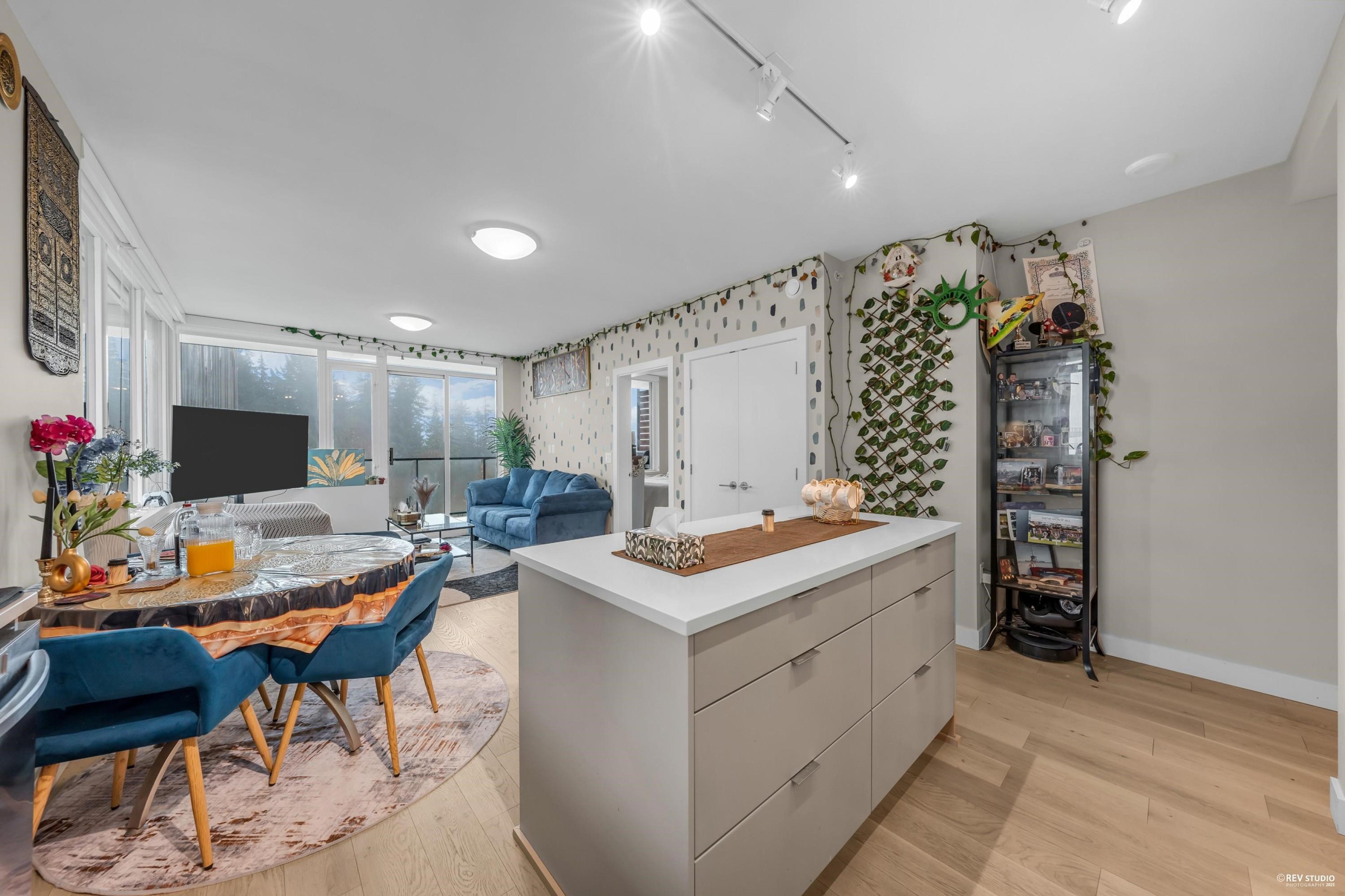 #702 8725 UNIVERSITY CRESCENT - Image 2