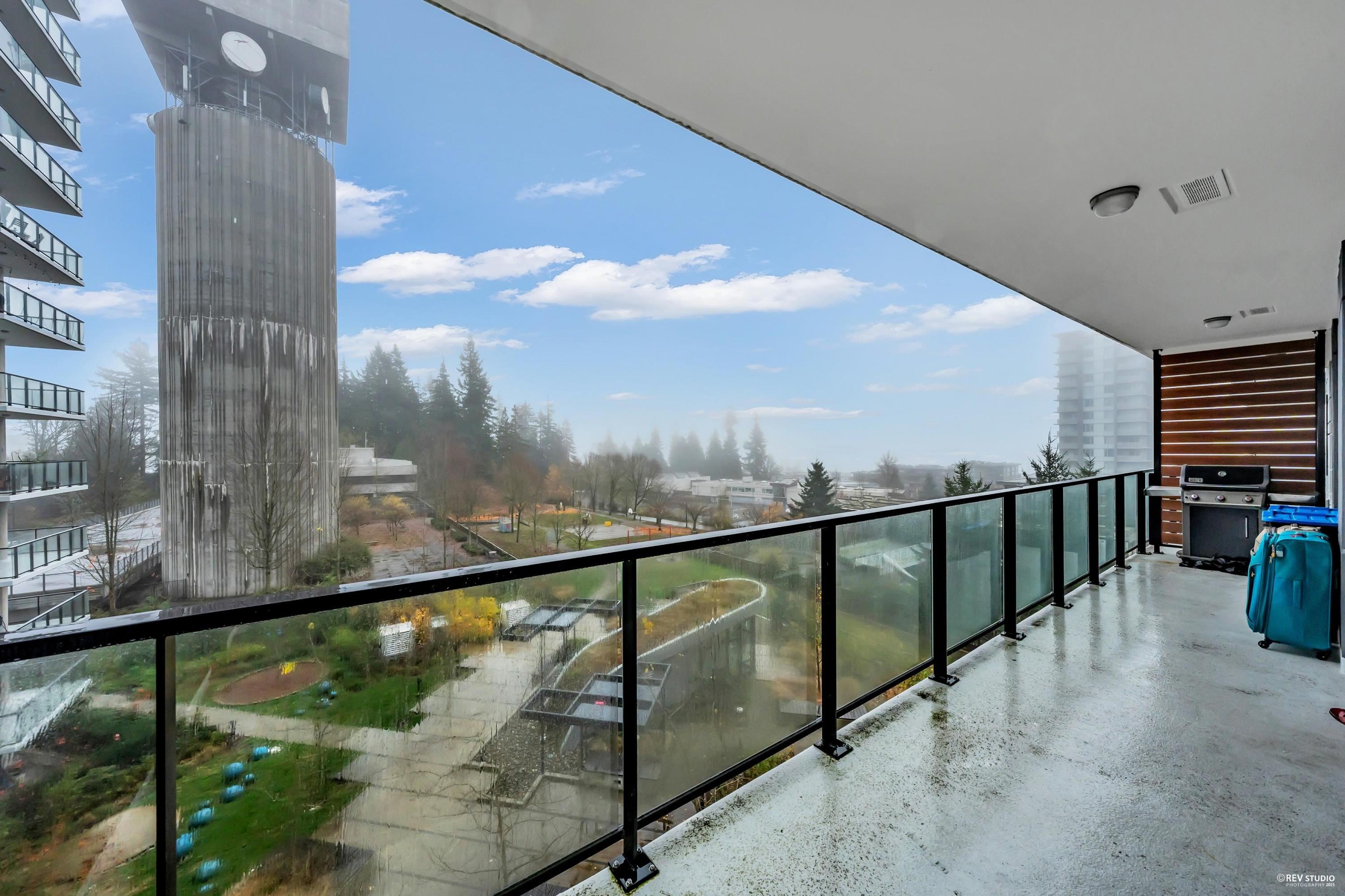 #702 8725 UNIVERSITY CRESCENT - 17