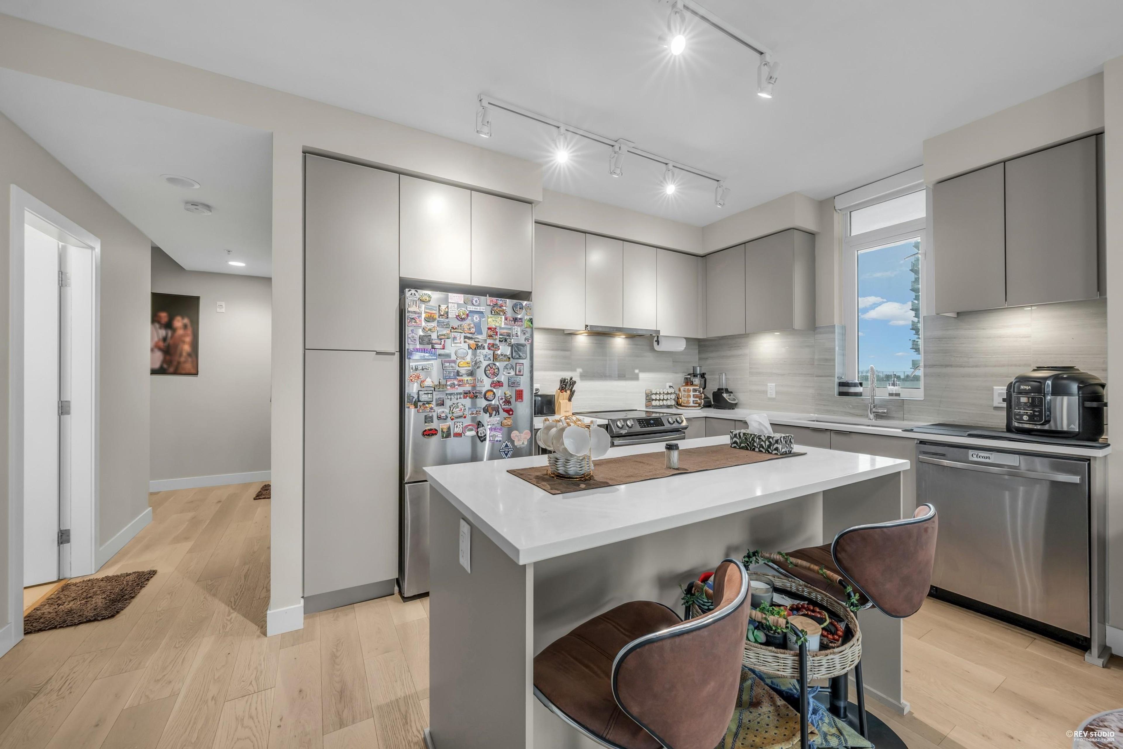 #702 8725 UNIVERSITY CRESCENT - 7