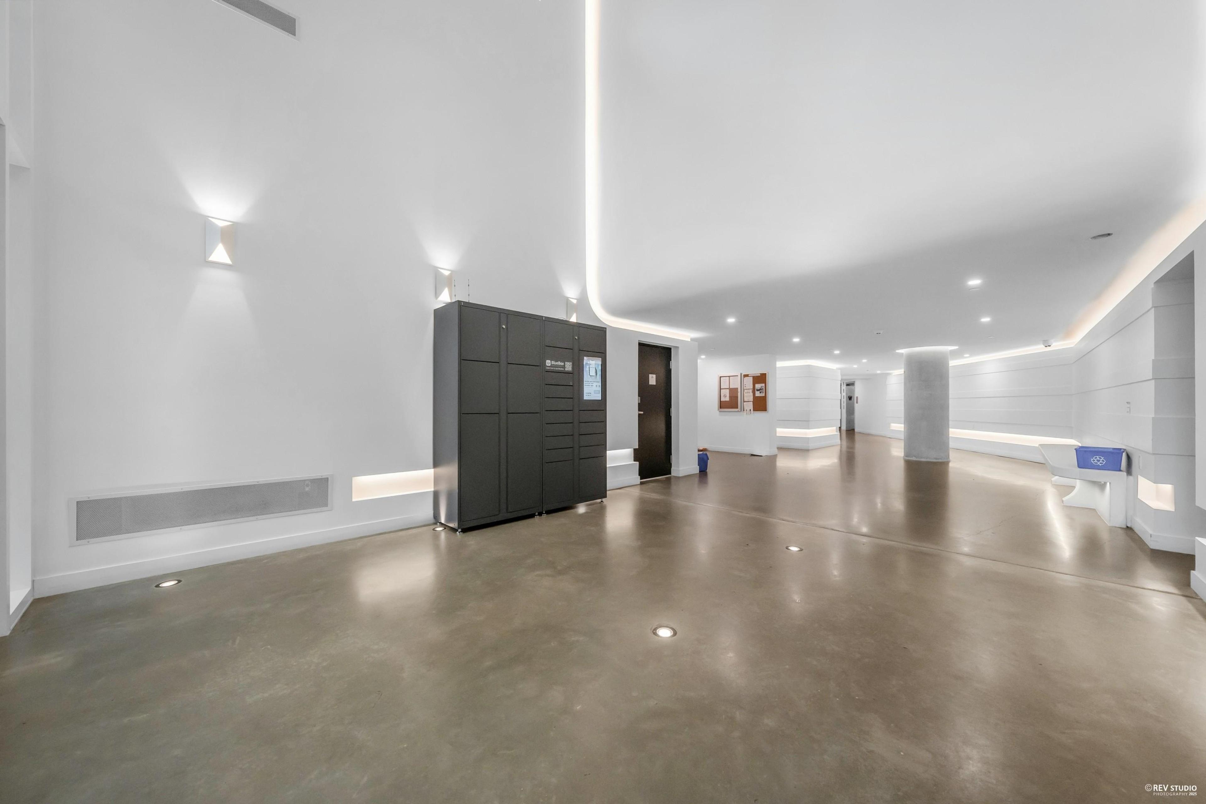 #702 8725 UNIVERSITY CRESCENT - 28