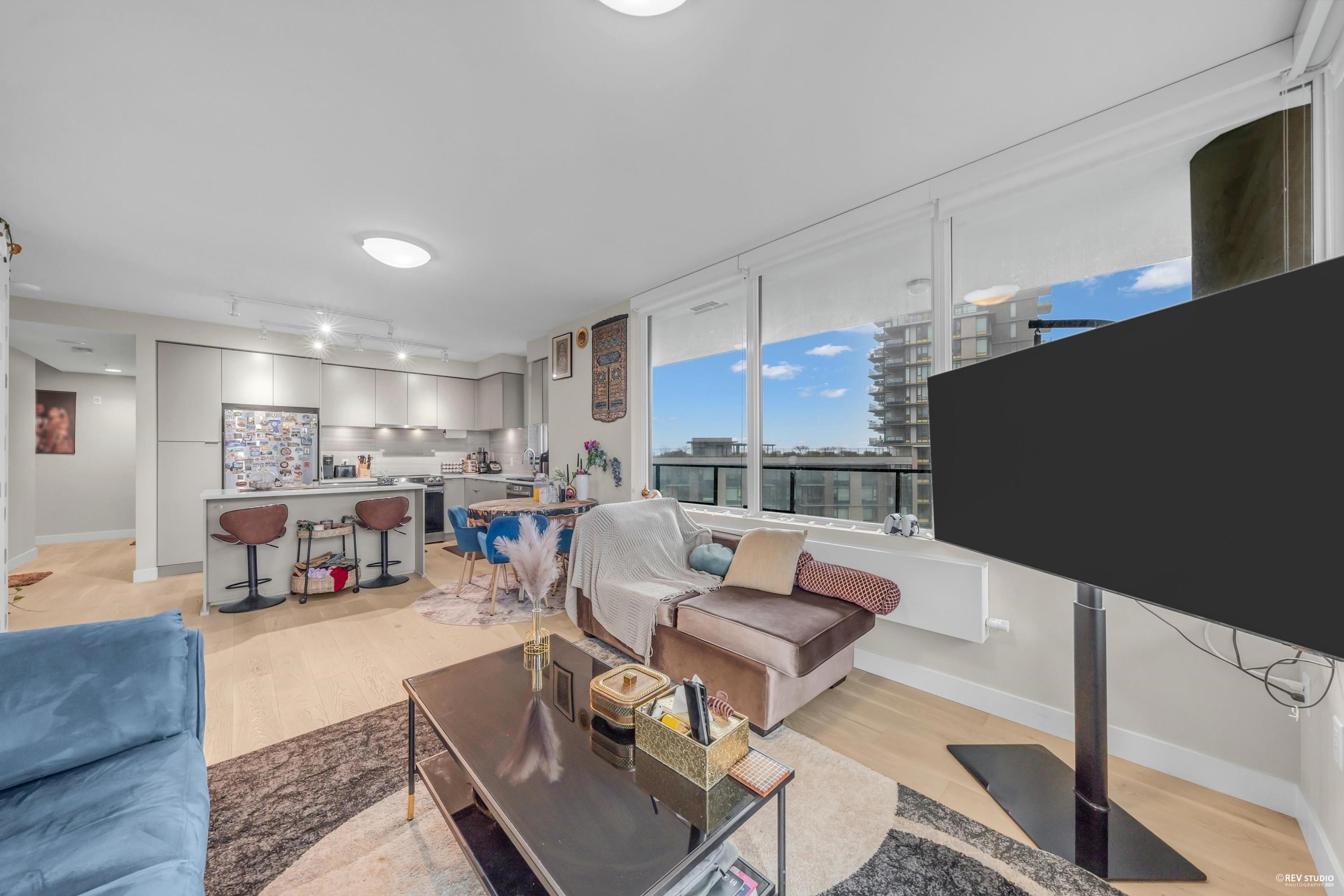 #702 8725 UNIVERSITY CRESCENT - 5