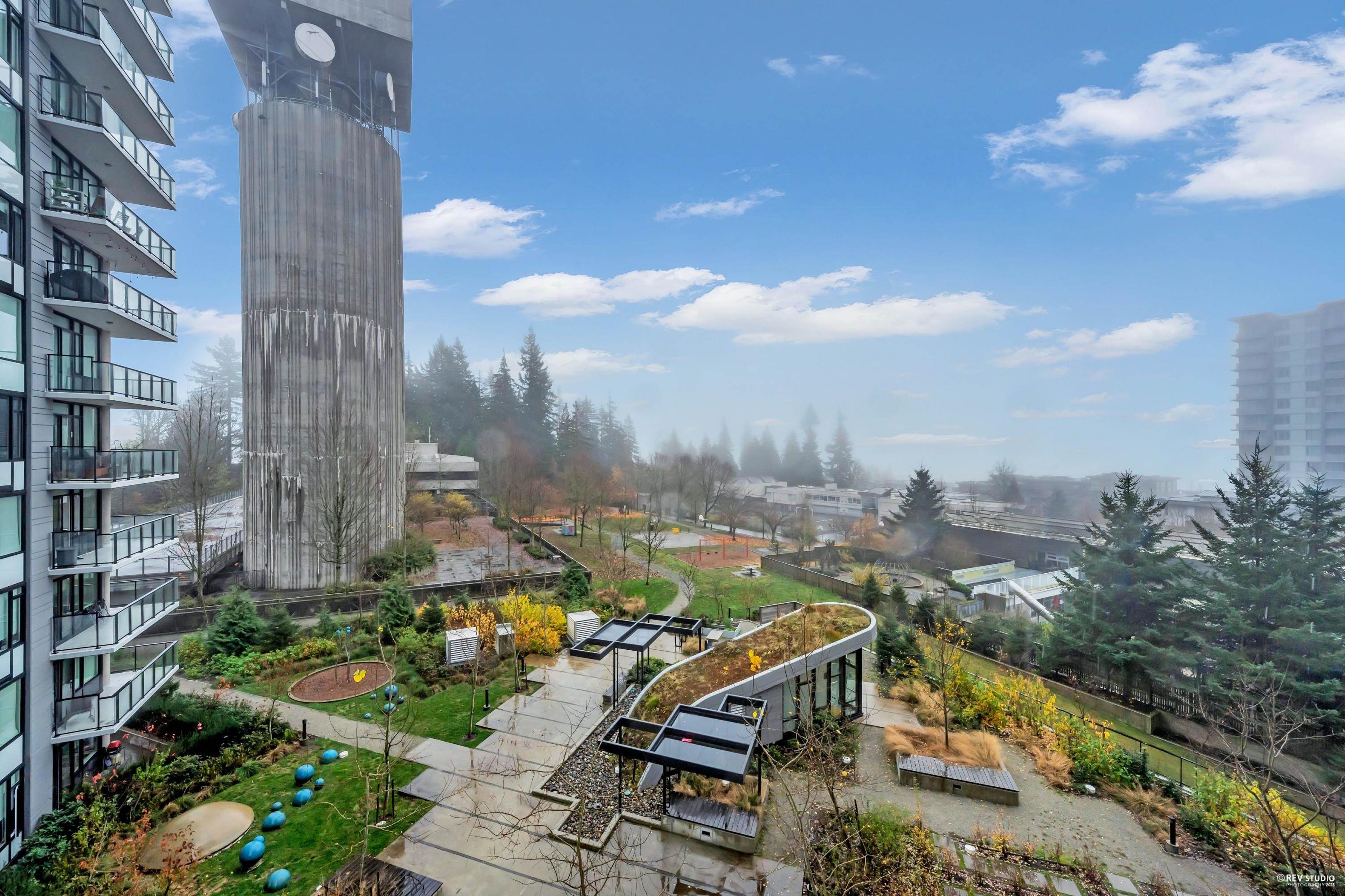 #702 8725 UNIVERSITY CRESCENT - 24