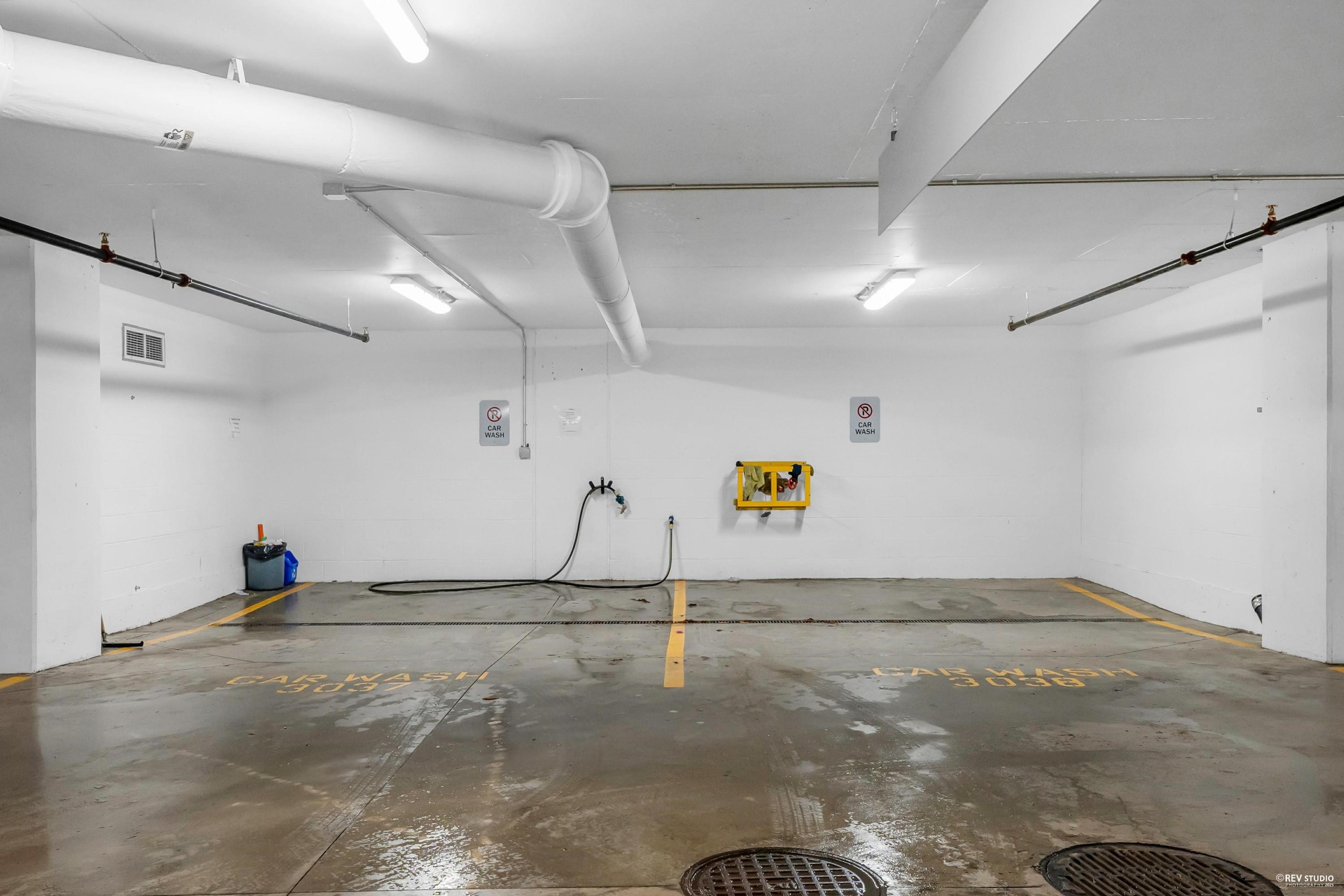 #702 8725 UNIVERSITY CRESCENT - 29