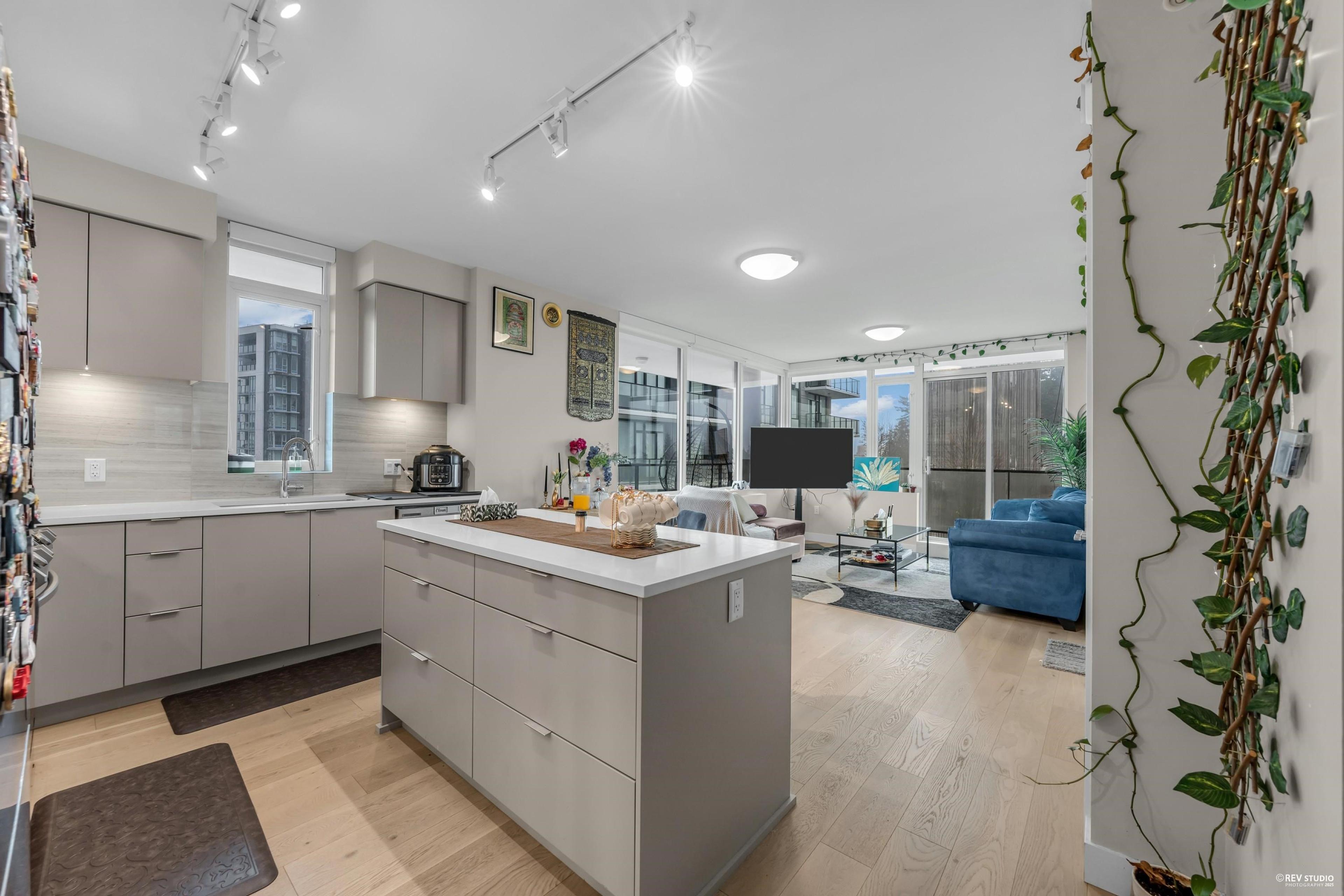 #702 8725 UNIVERSITY CRESCENT - 8