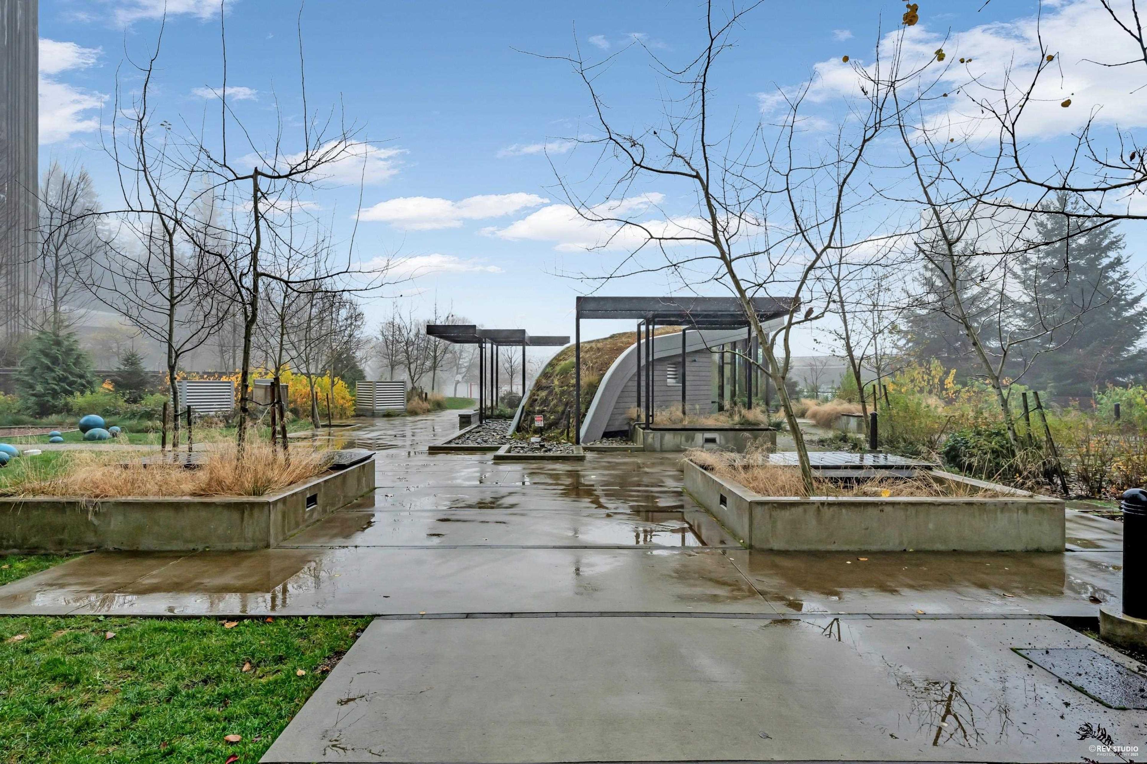 #702 8725 UNIVERSITY CRESCENT - 25