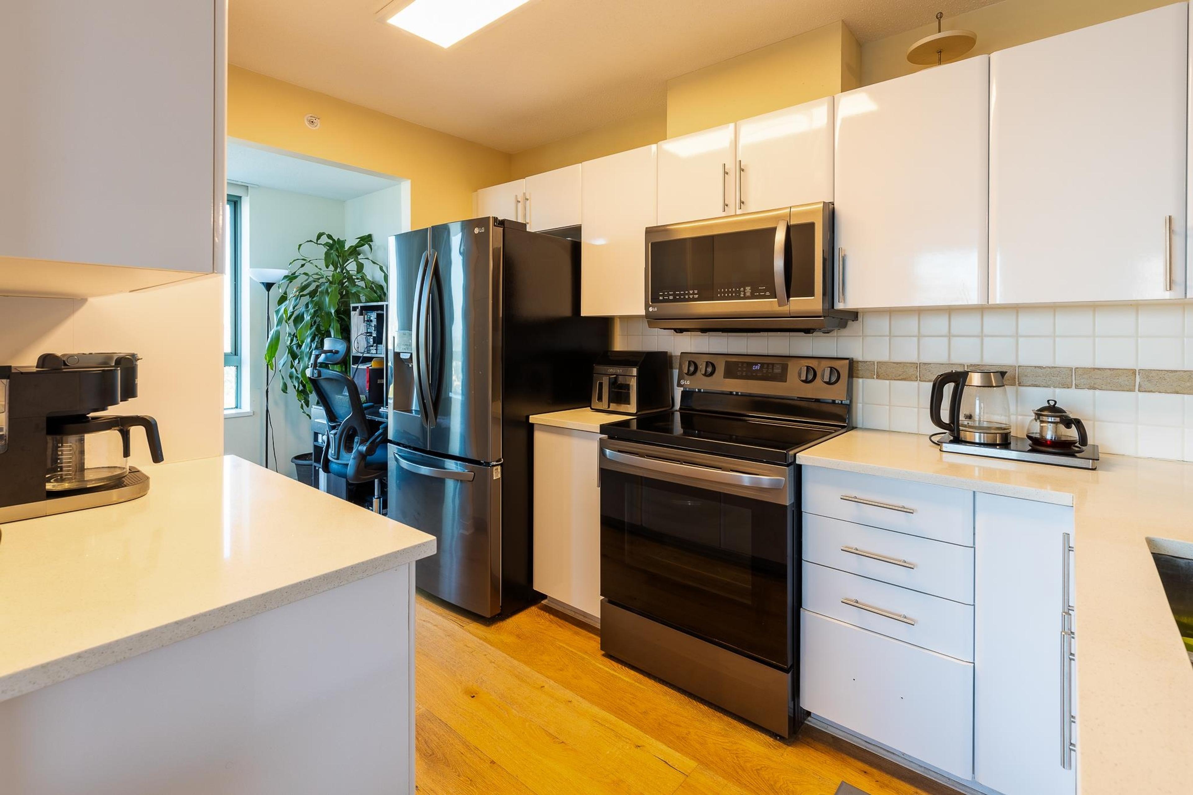 #1401 6659 SOUTHOAKS CRESCENT - 12