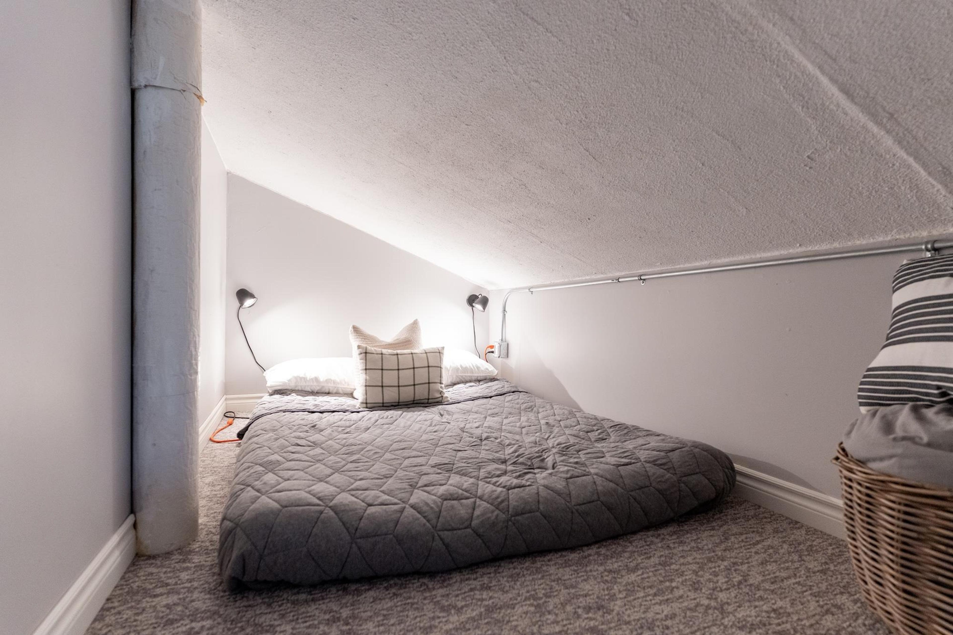 #203B 21000 ENZIAN WAY - 28