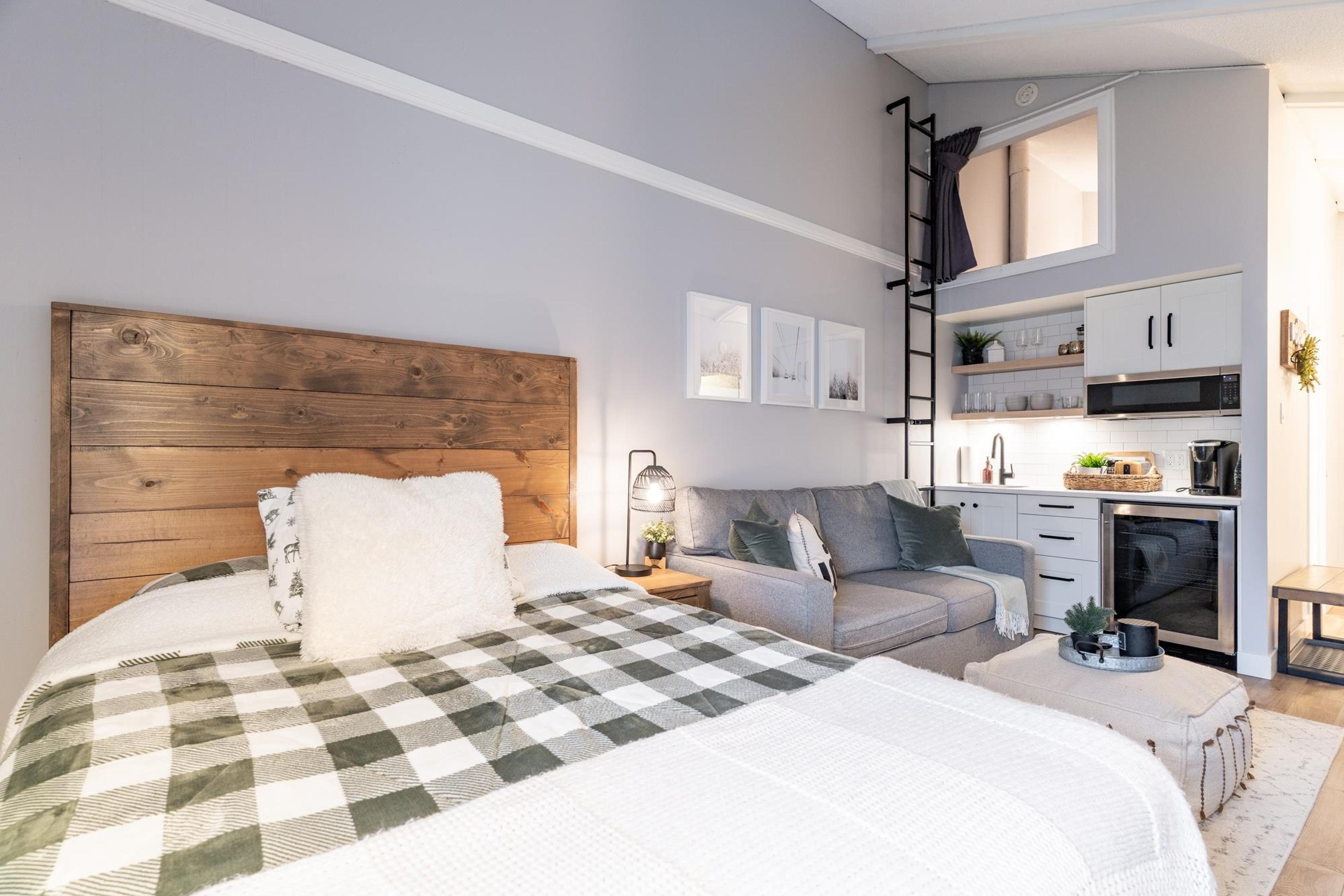 #203B 21000 ENZIAN WAY - 24