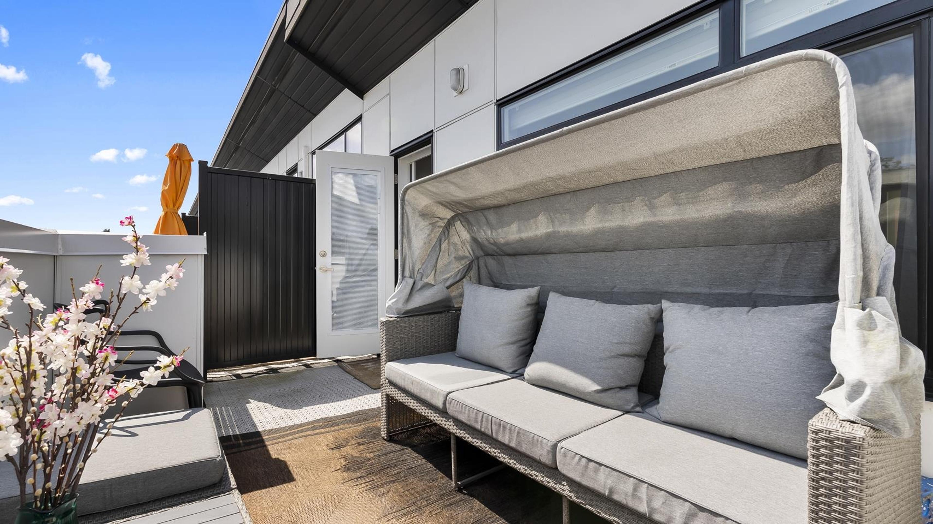 #13 1211 EIGHTH AVENUE - 29