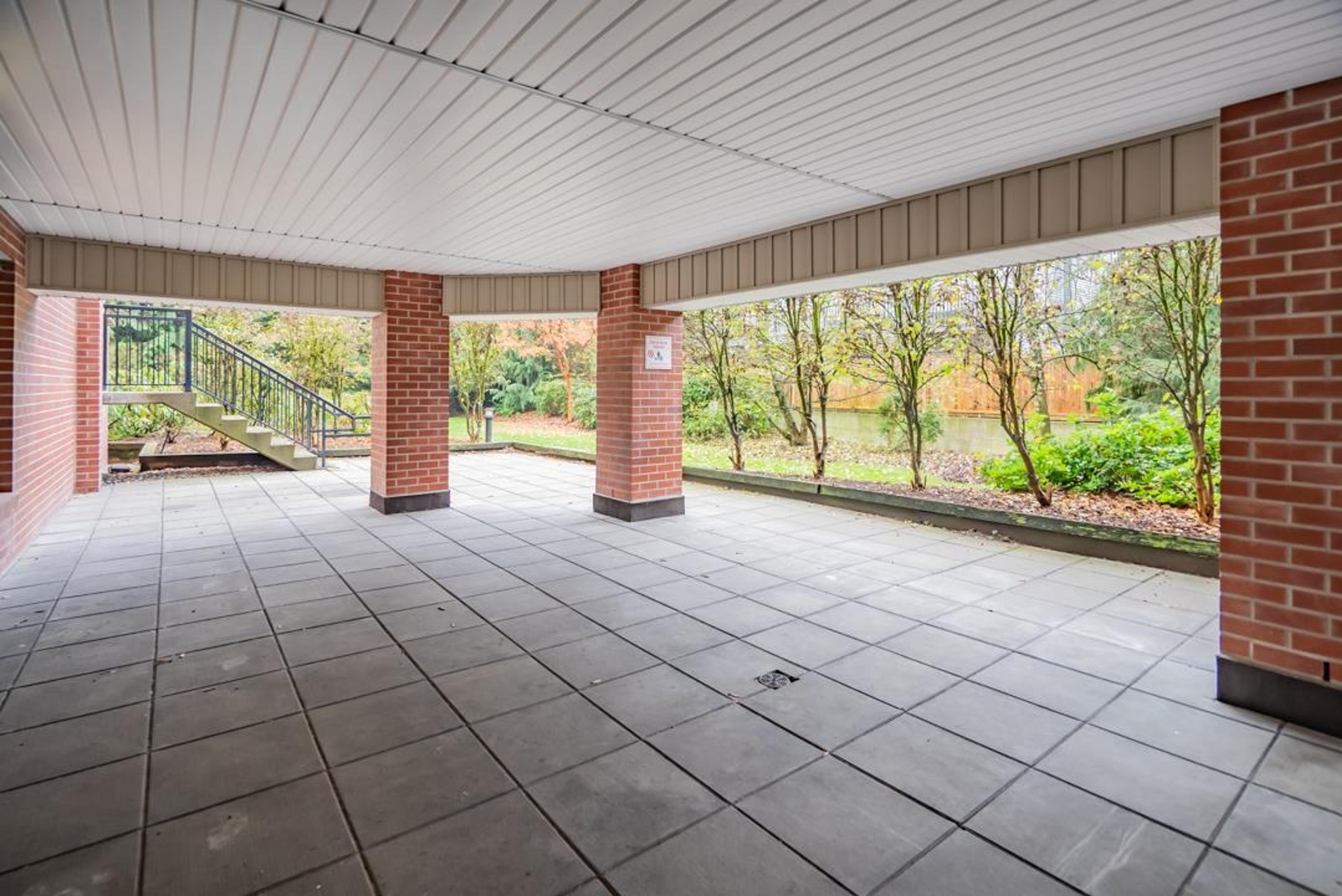 #301 2233 MCKENZIE ROAD - 27