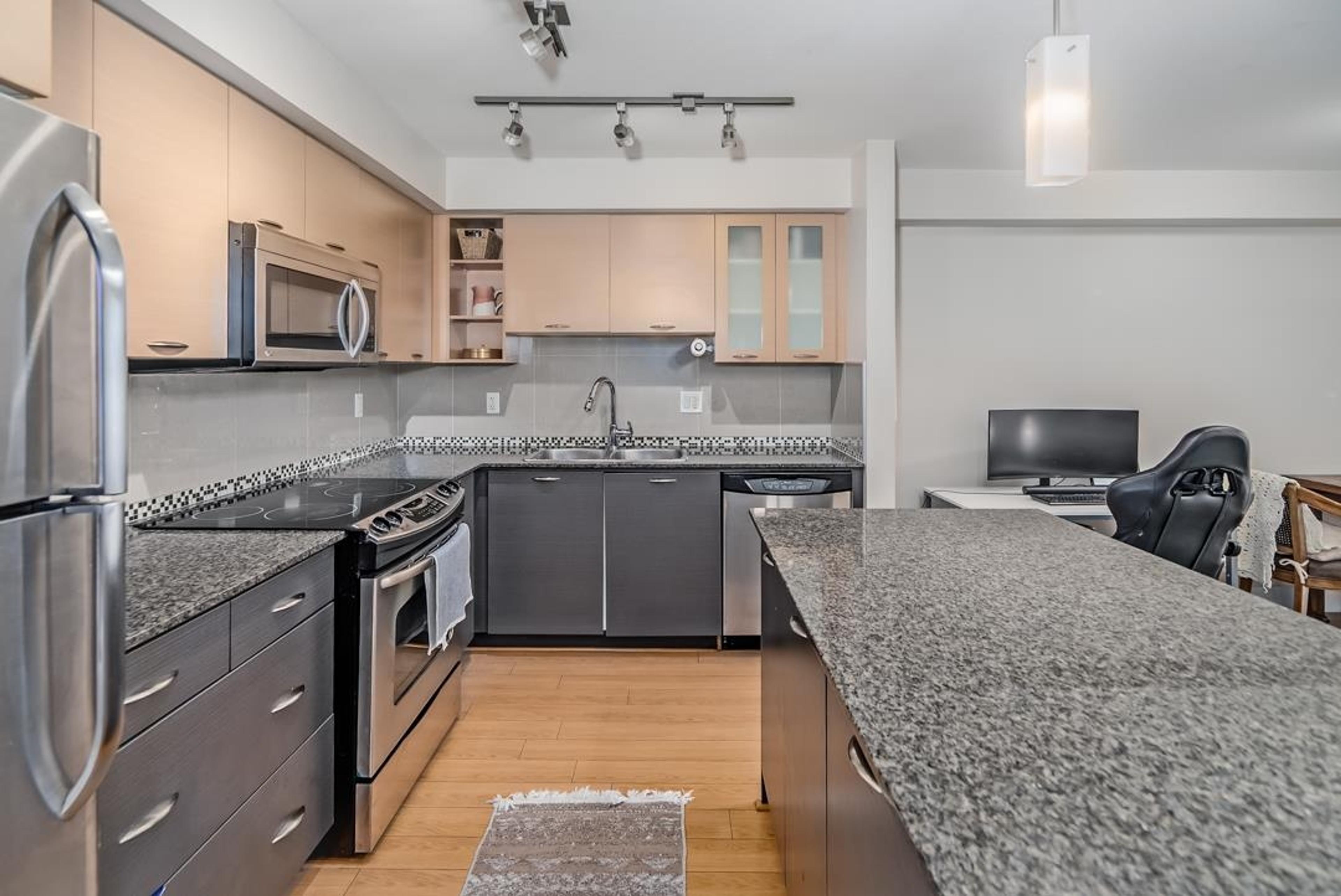 #301 2233 MCKENZIE ROAD - 13