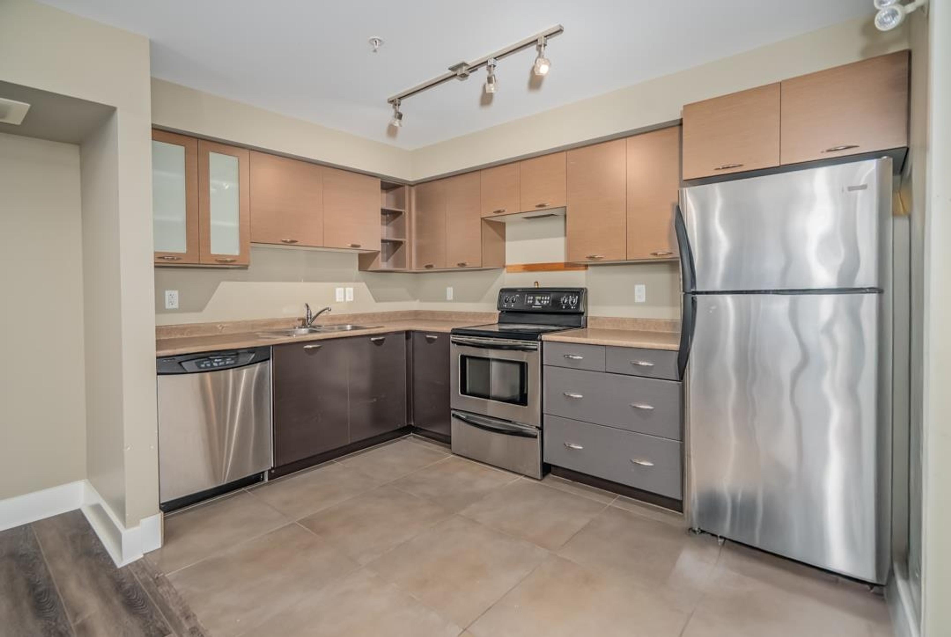 #301 2233 MCKENZIE ROAD - 26