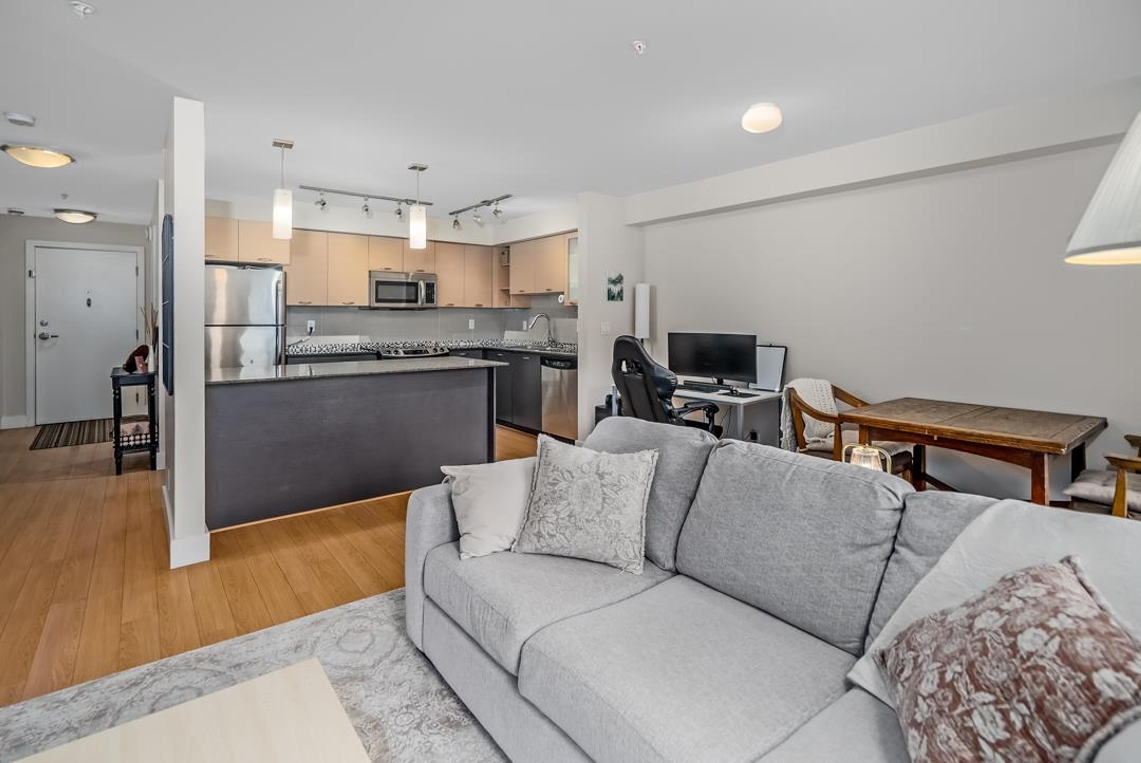 #301 2233 MCKENZIE ROAD - 10