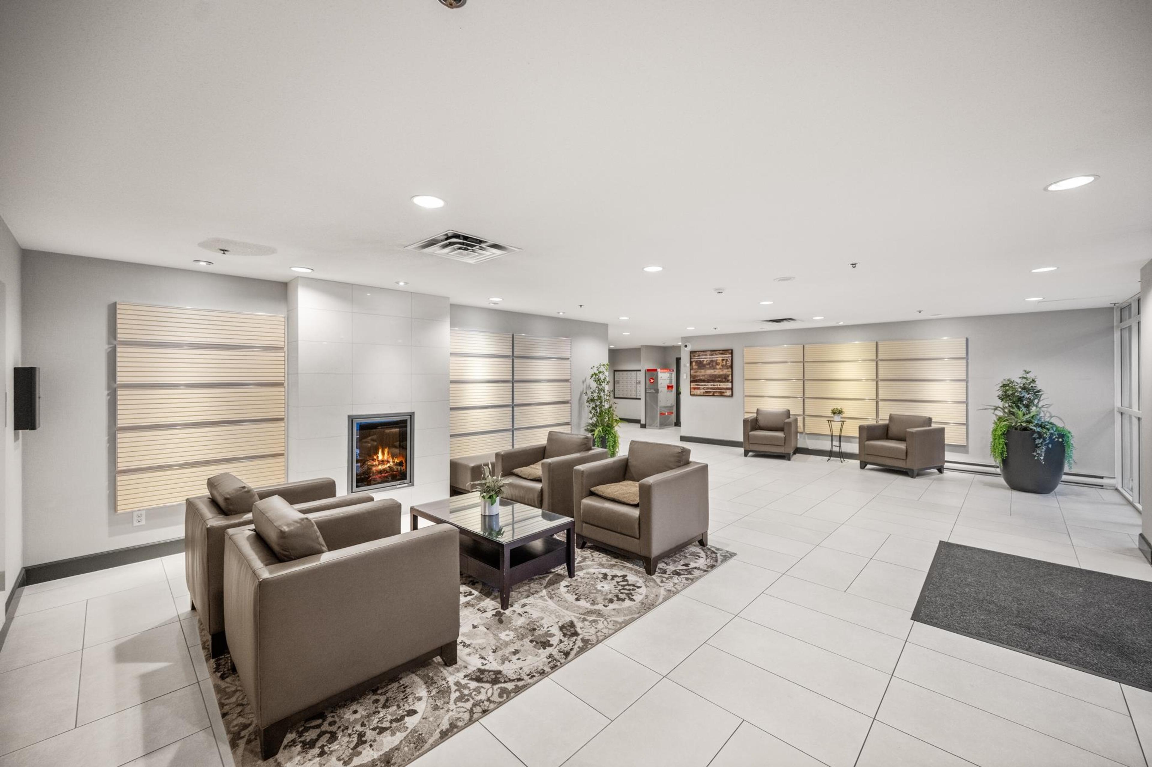 #1004 200 NEWPORT DRIVE - 28