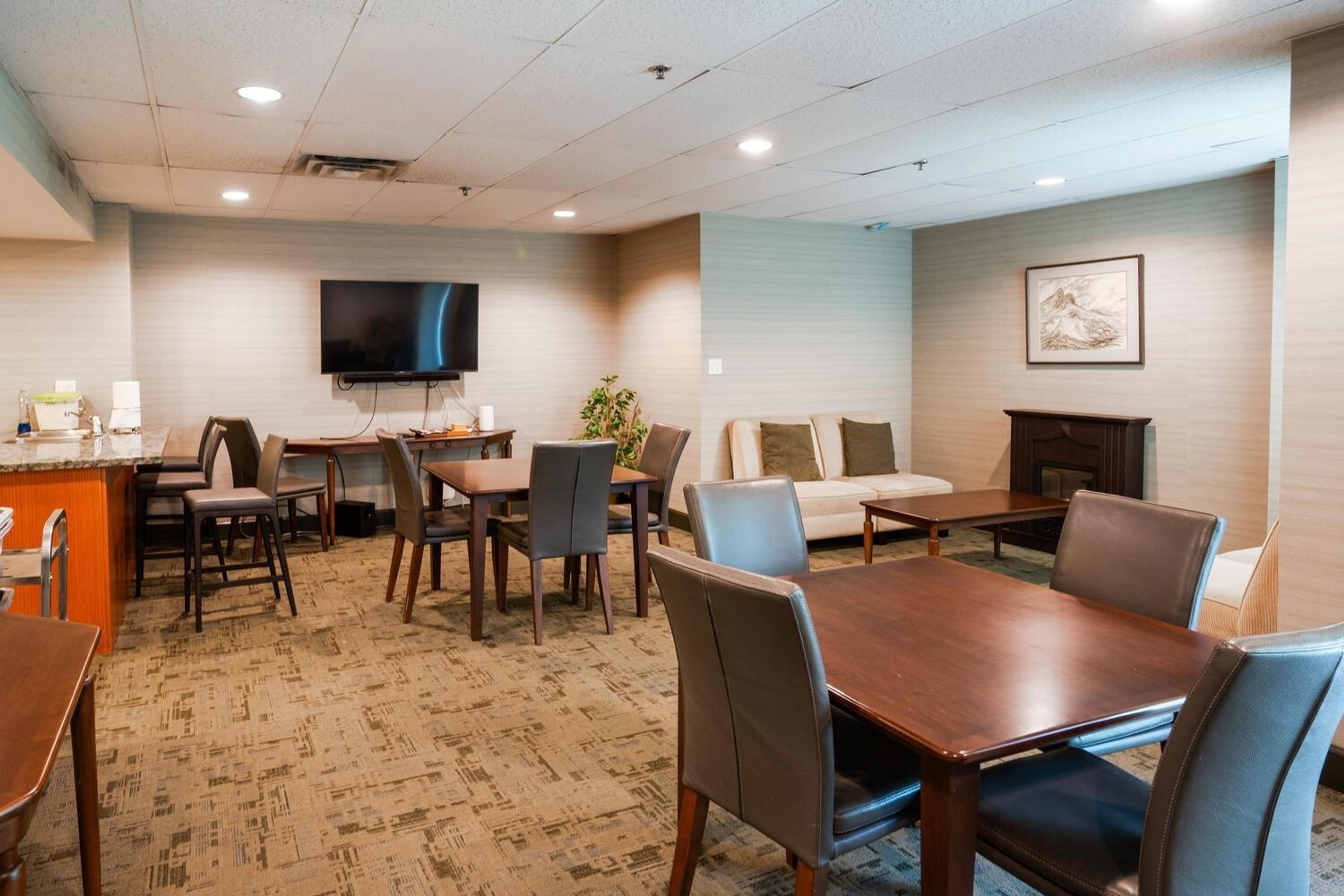 #1004 200 NEWPORT DRIVE - 31