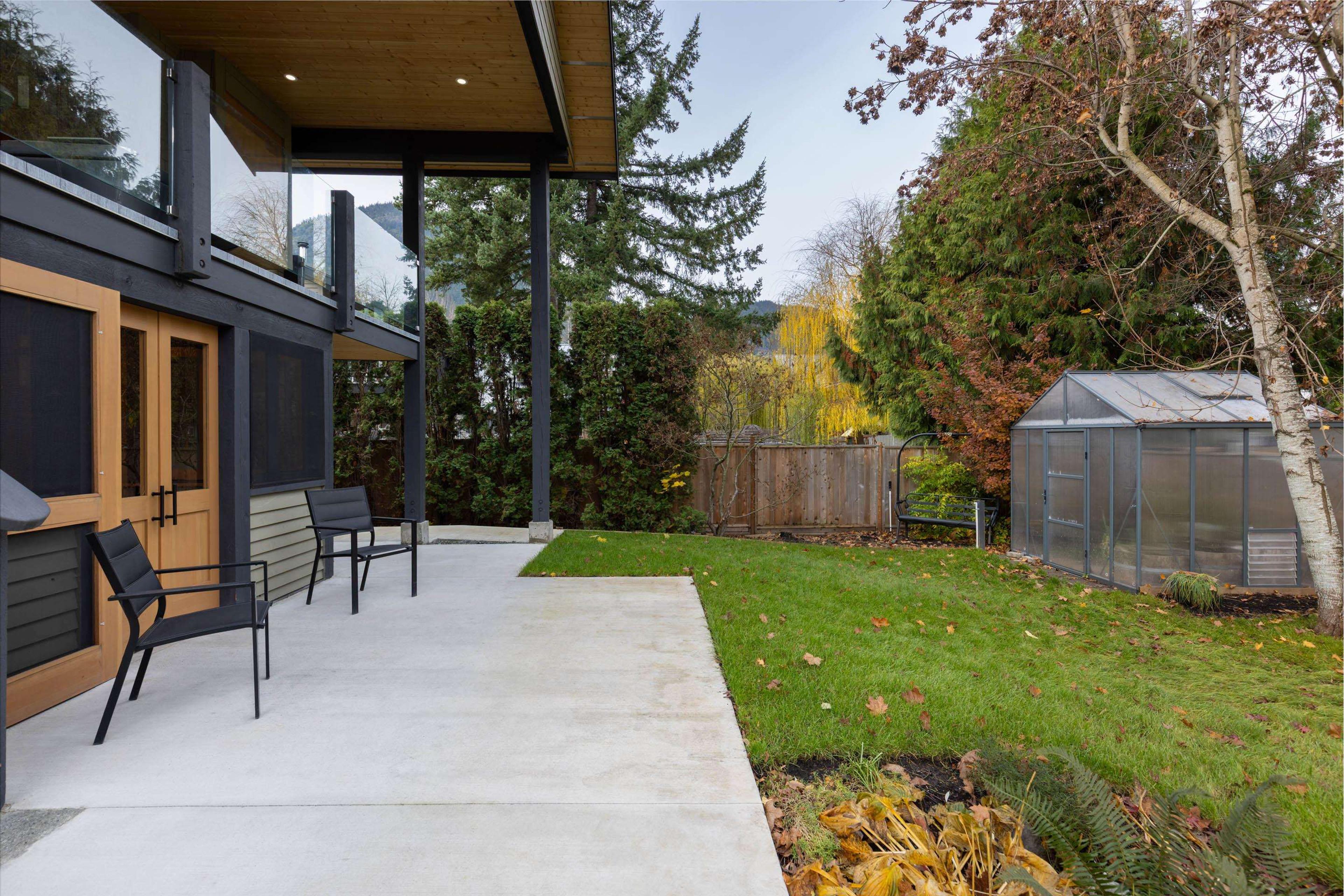 1469 OLIVE STREET - 36