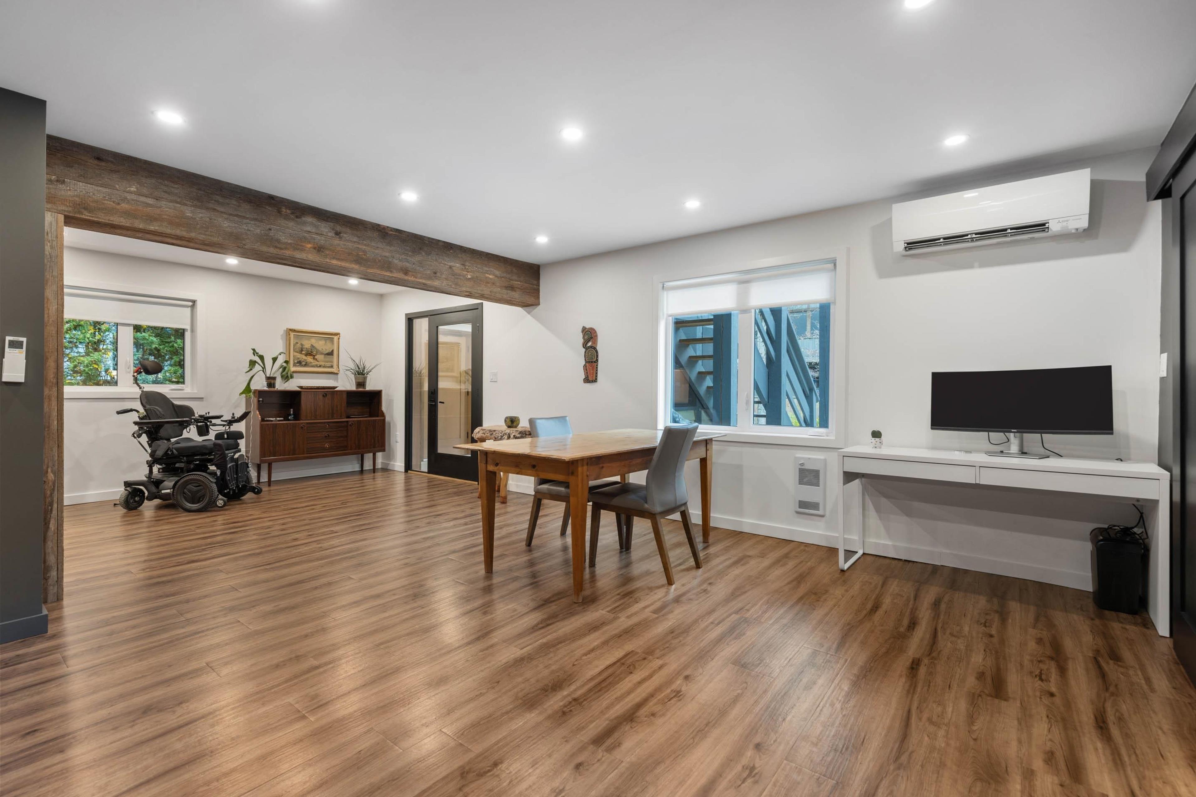 1469 OLIVE STREET - 33