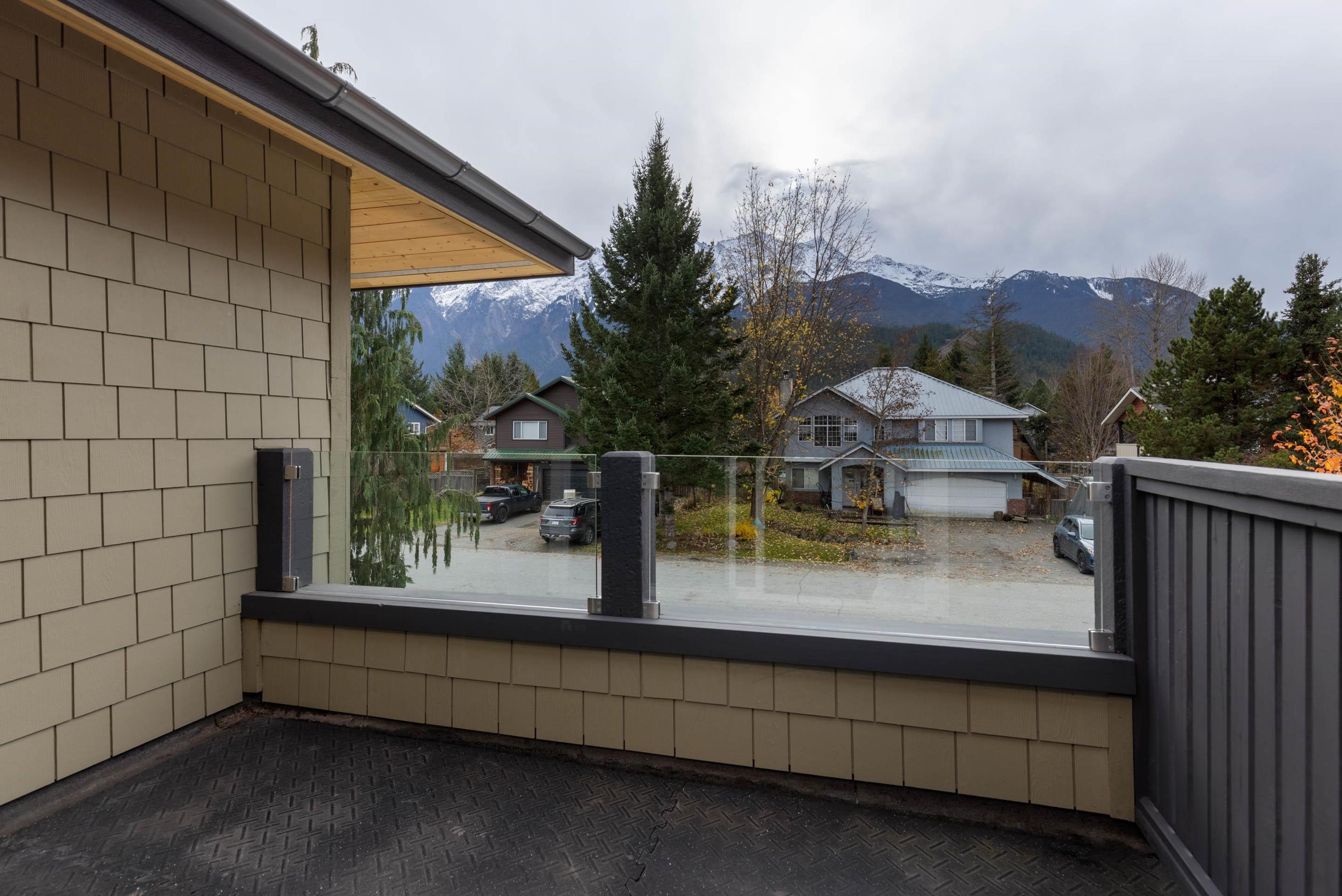 1469 OLIVE STREET - 11