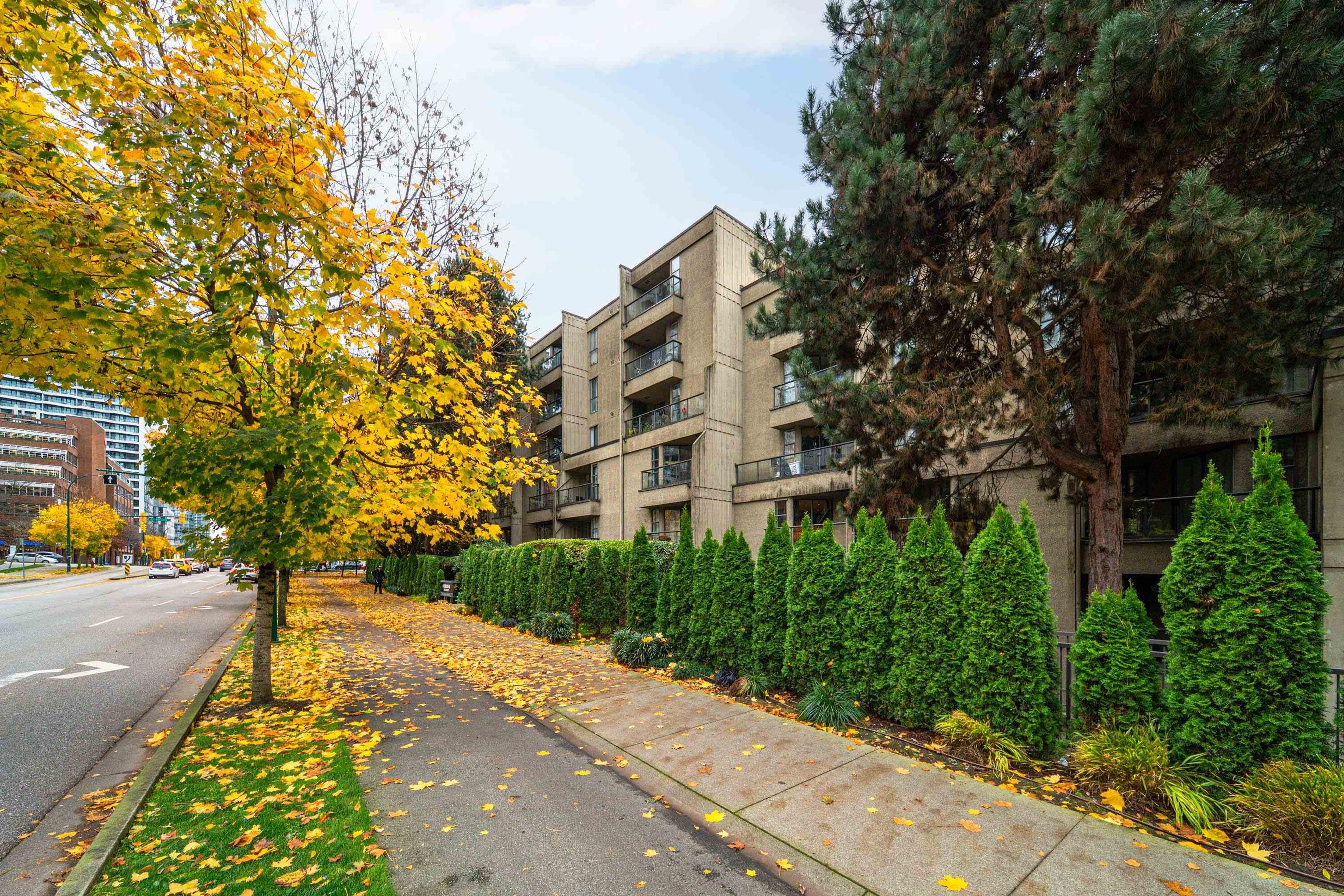 1040 Pacific Street, Vancouver - Exteriors - Photo 1