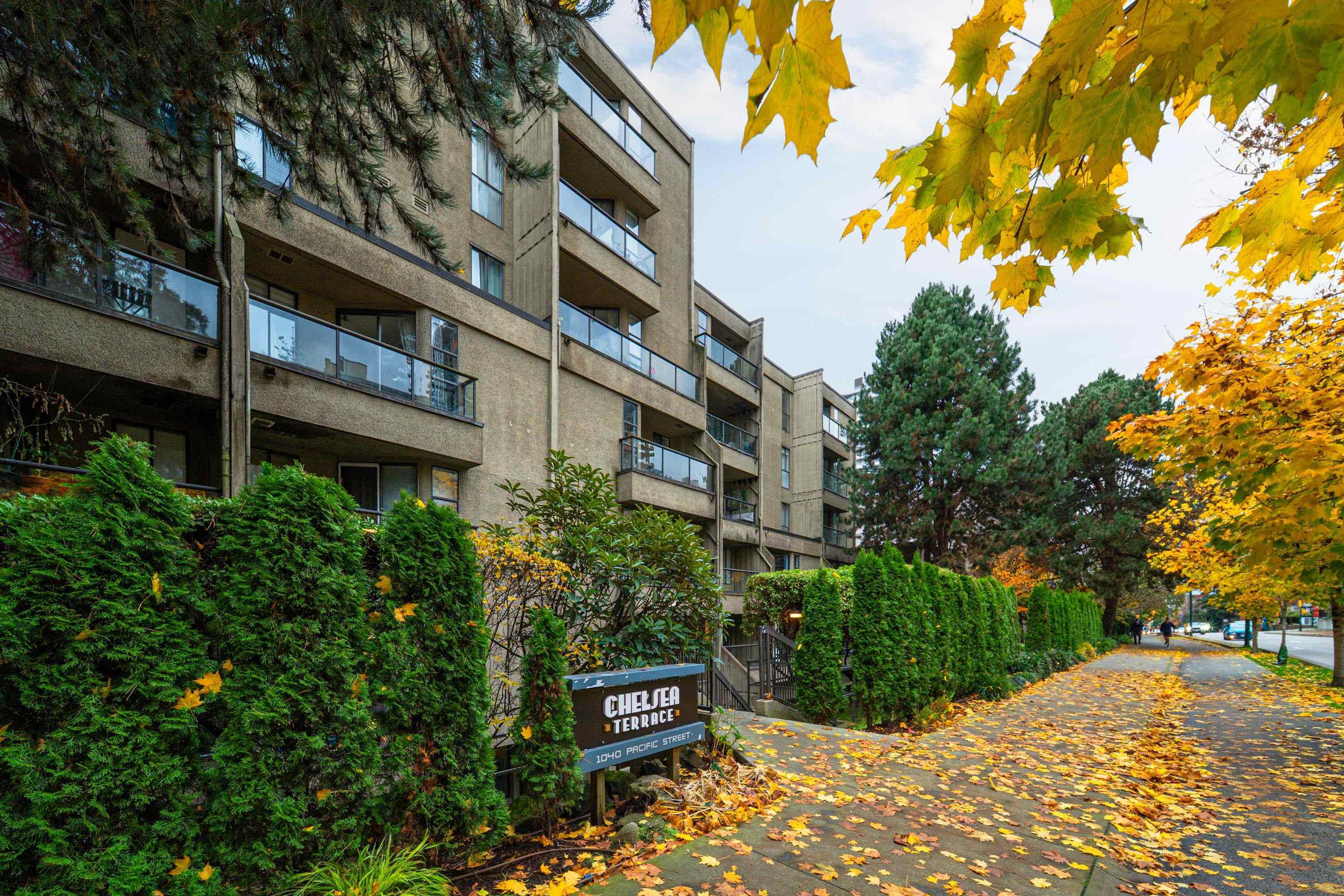 1040 Pacific Street, Vancouver - Exteriors - Photo 2