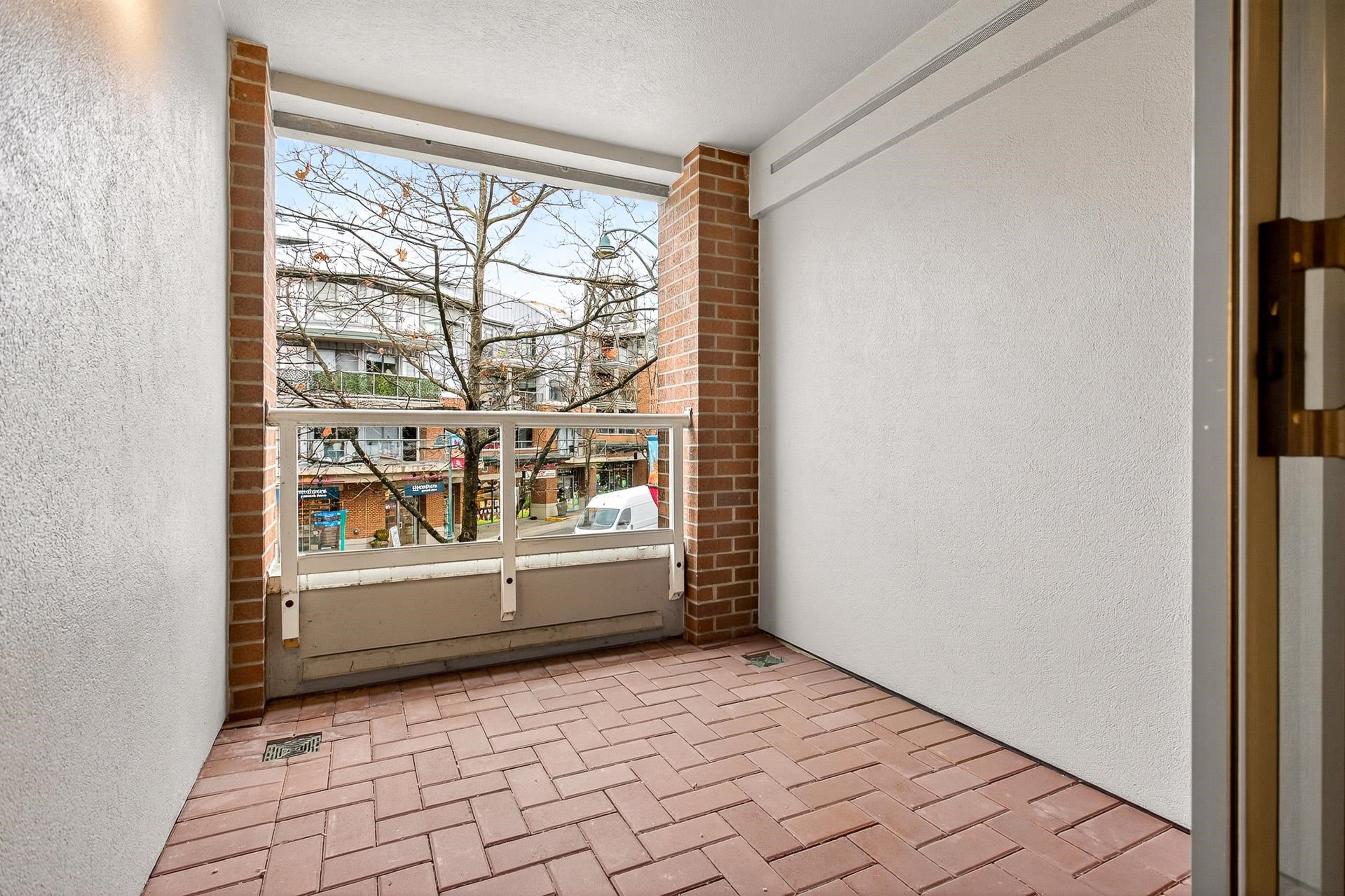 #213 220 NEWPORT DRIVE - 27