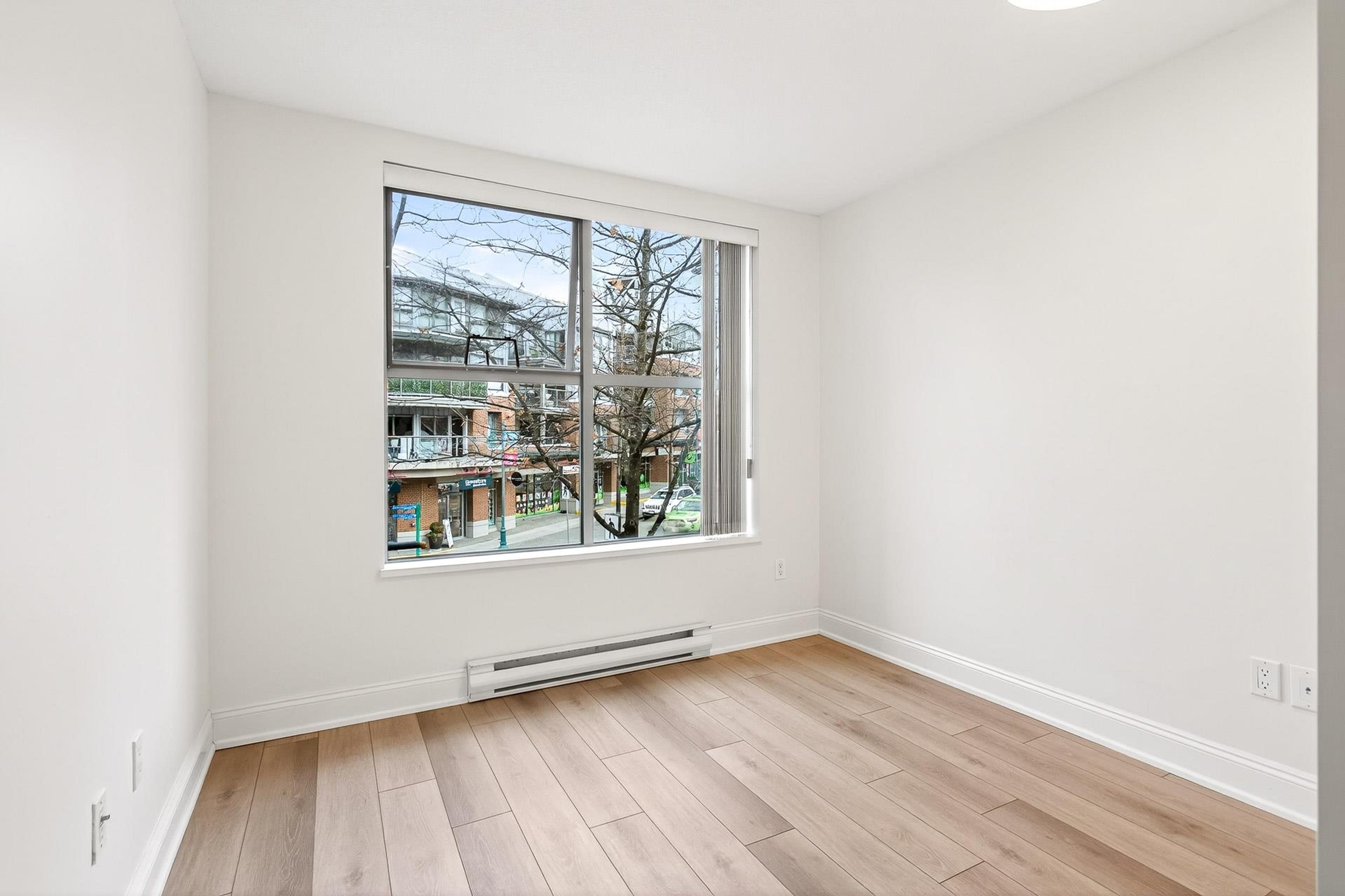 #213 220 NEWPORT DRIVE - 28