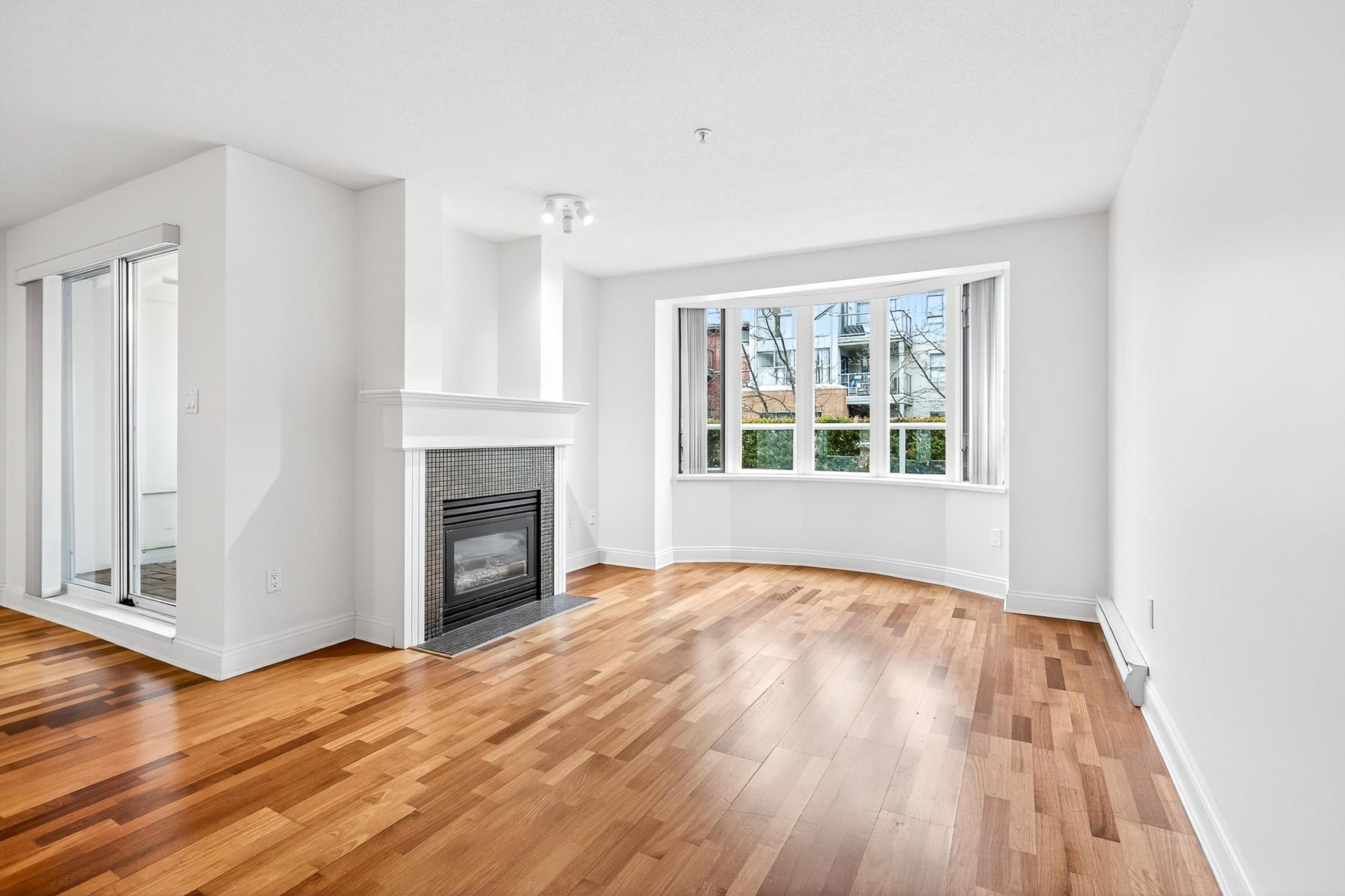 #213 220 NEWPORT DRIVE - 5