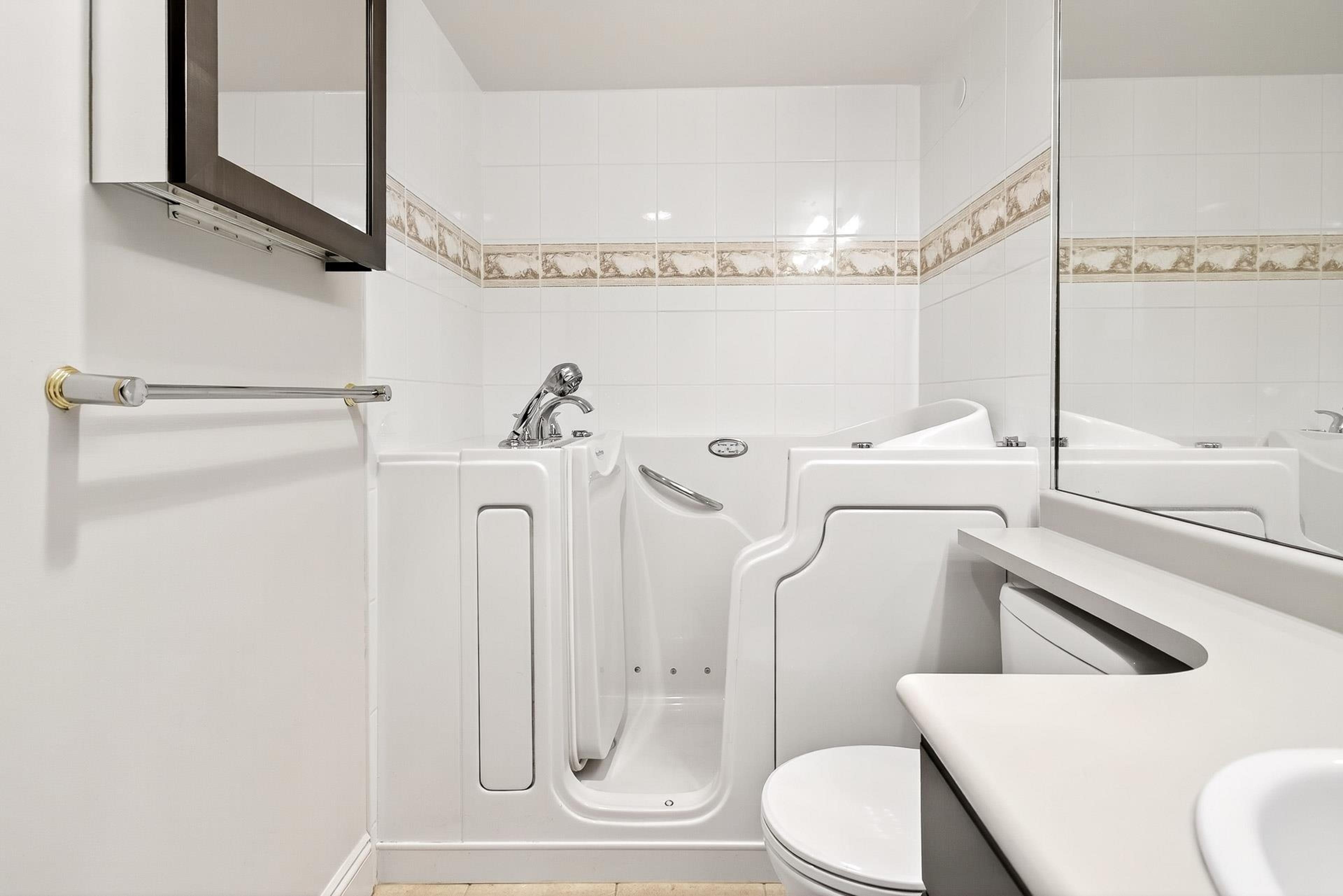 #213 220 NEWPORT DRIVE - 25