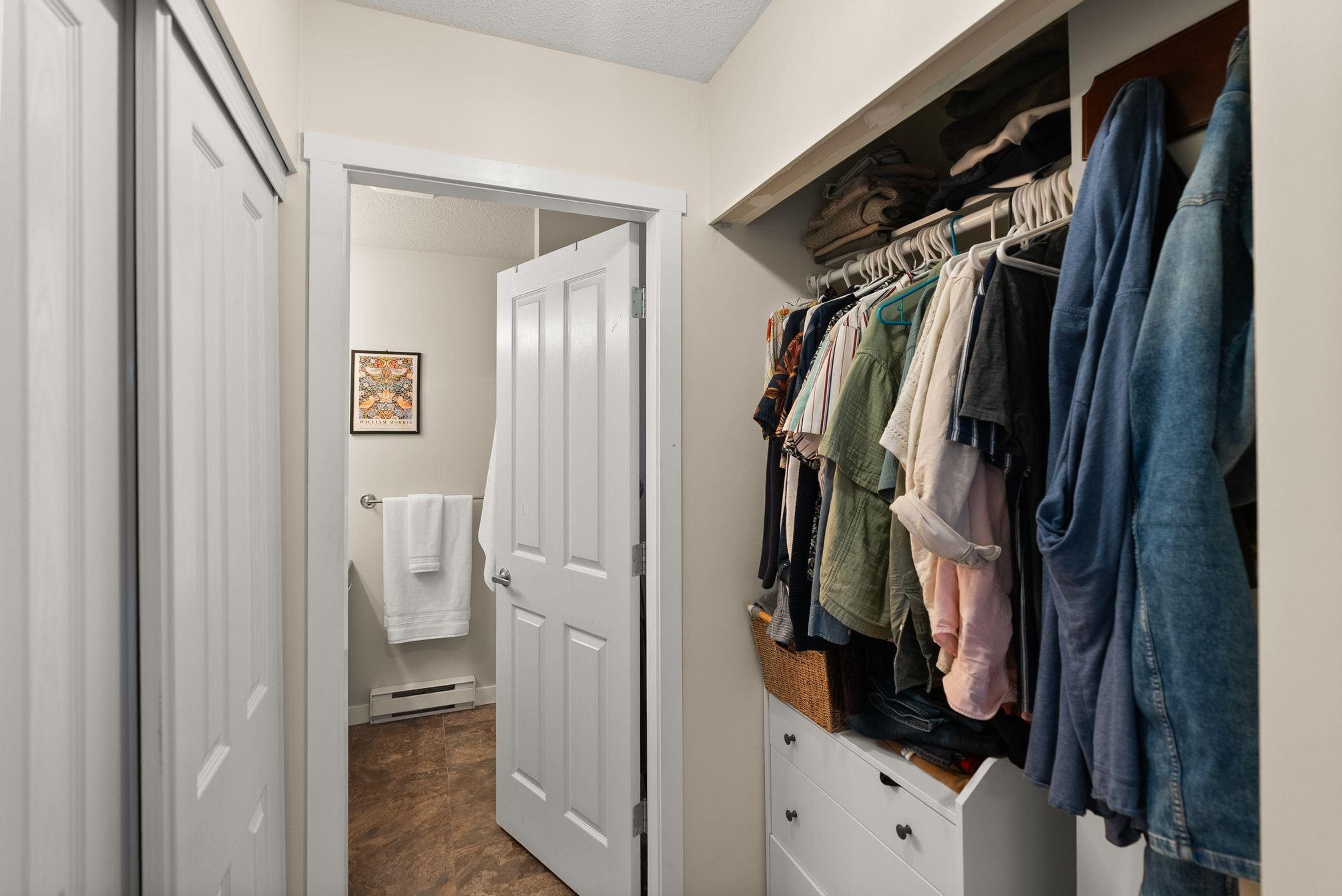 #28 20560 66 AVENUE - 22