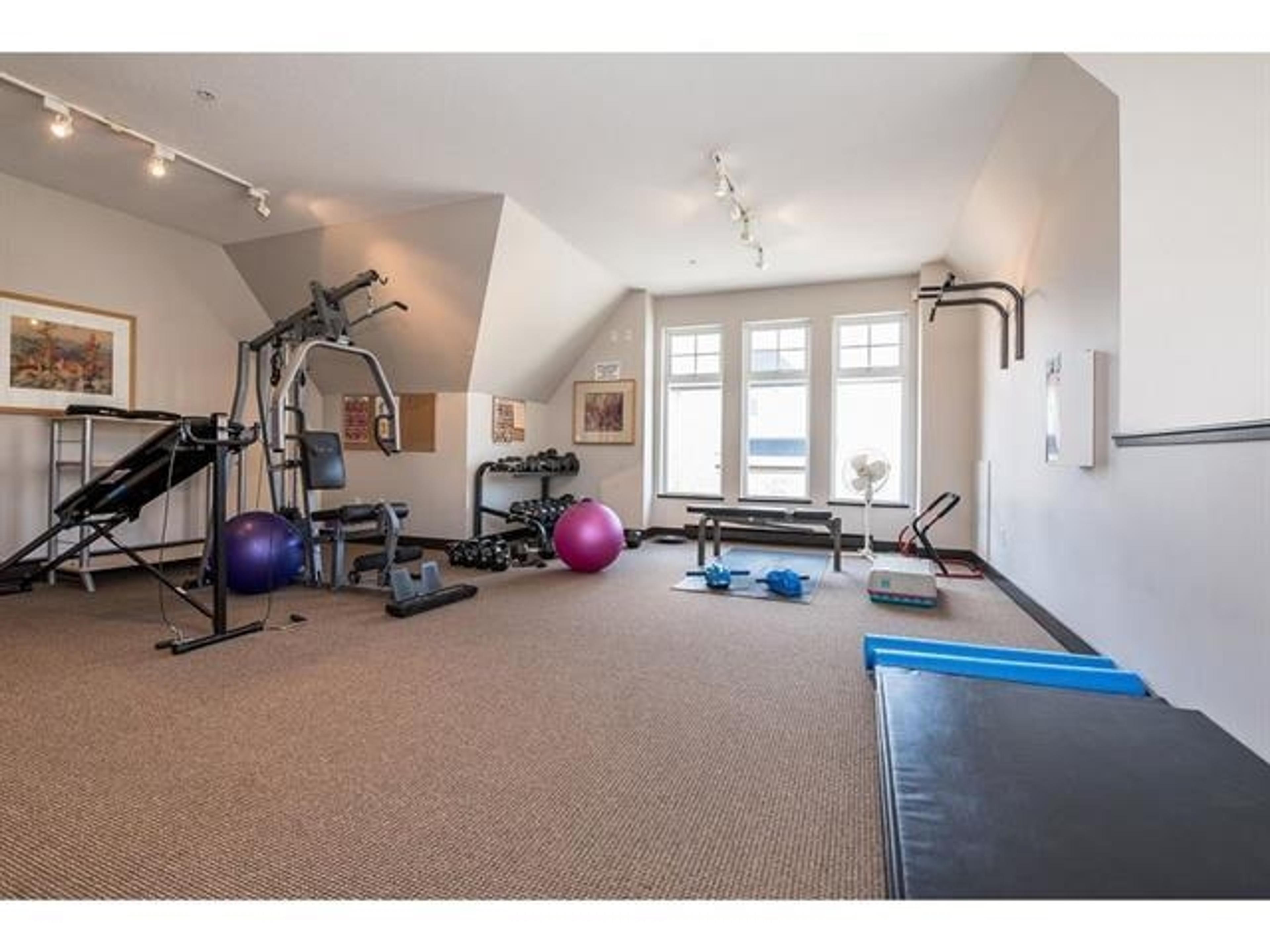 #28 20560 66 AVENUE - 34