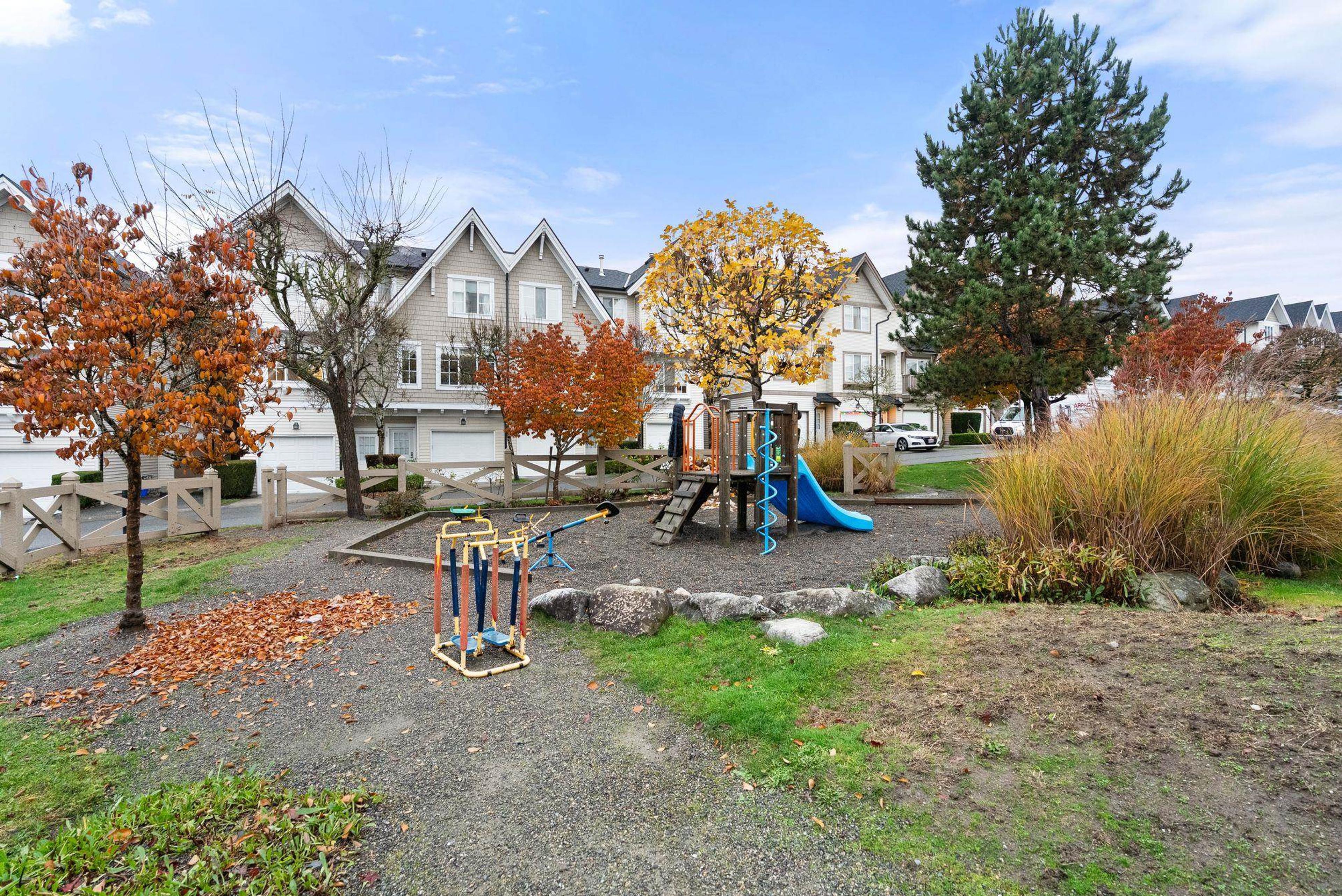 #28 20560 66 AVENUE - 38