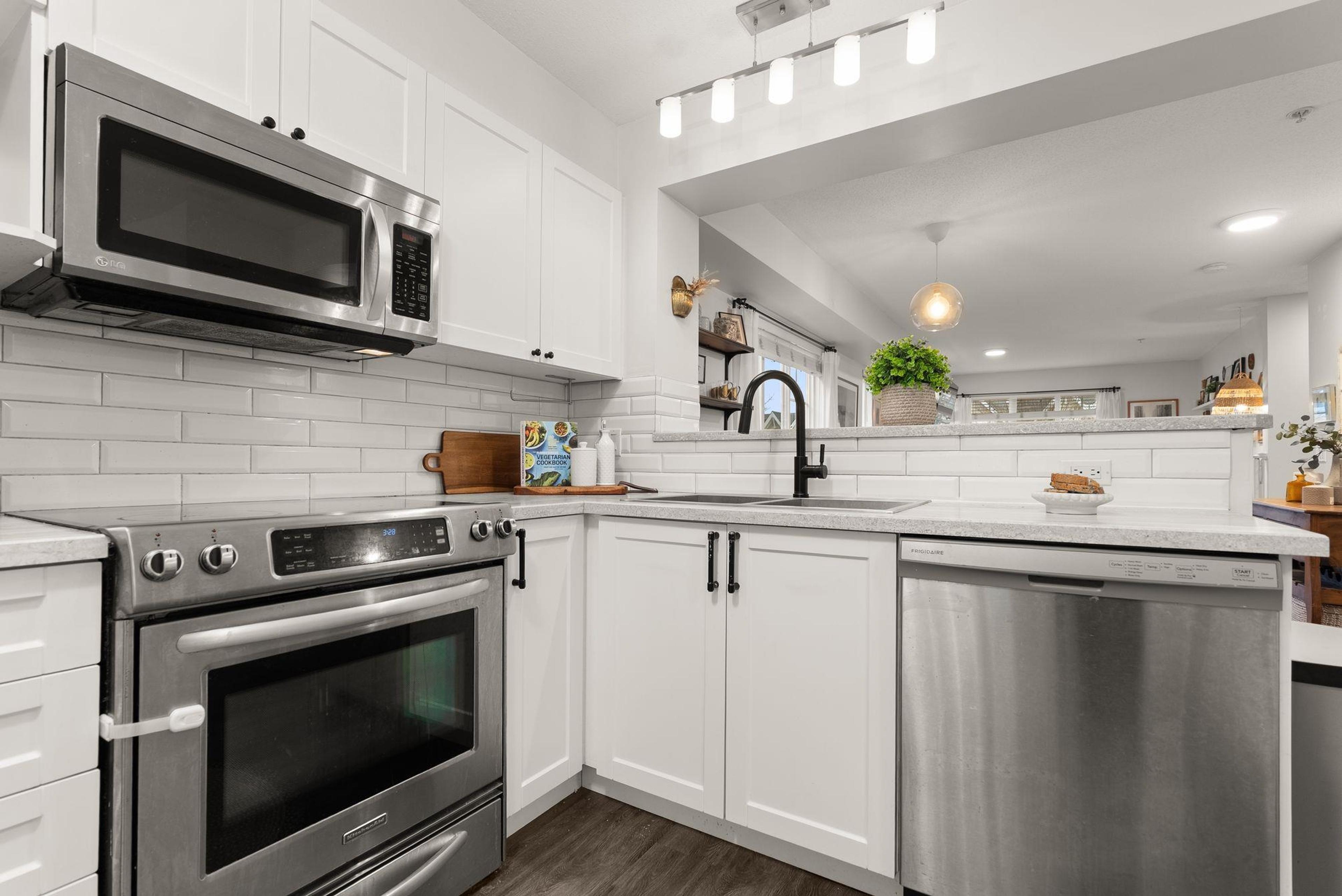 #28 20560 66 AVENUE - 15