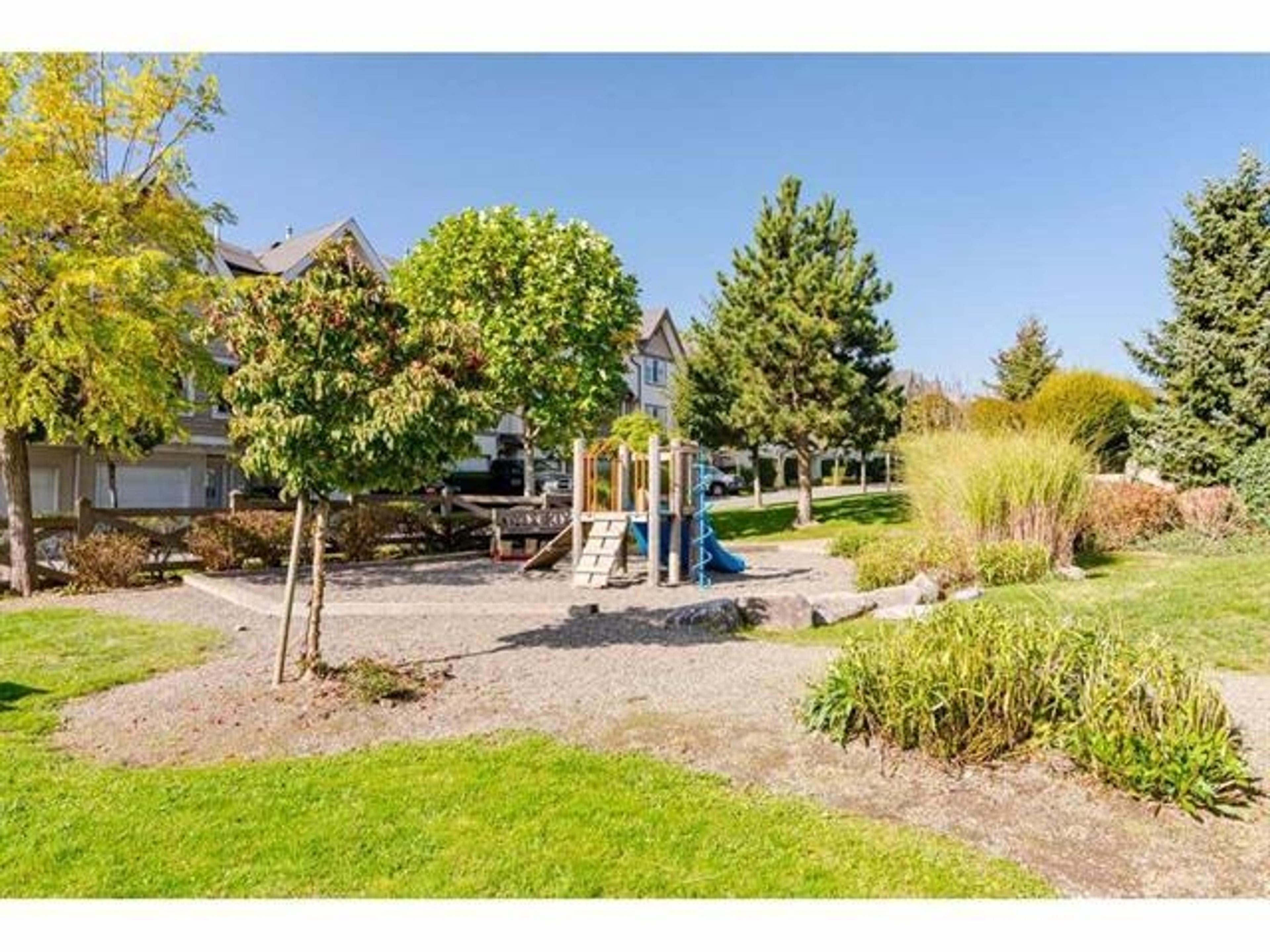 #28 20560 66 AVENUE - 31