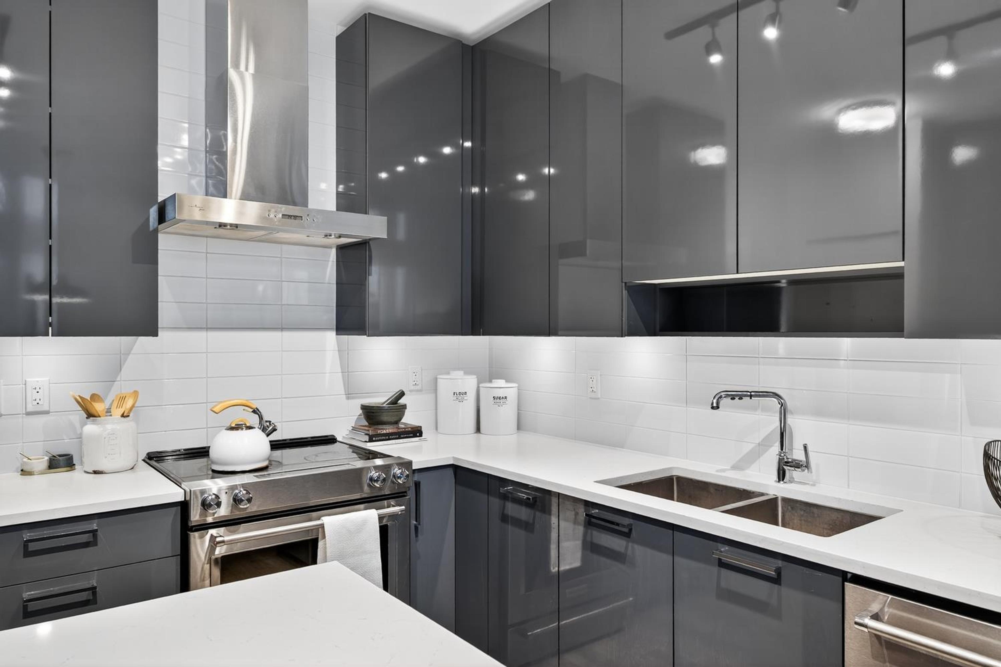 #408 1728 GILMORE AVENUE - 4