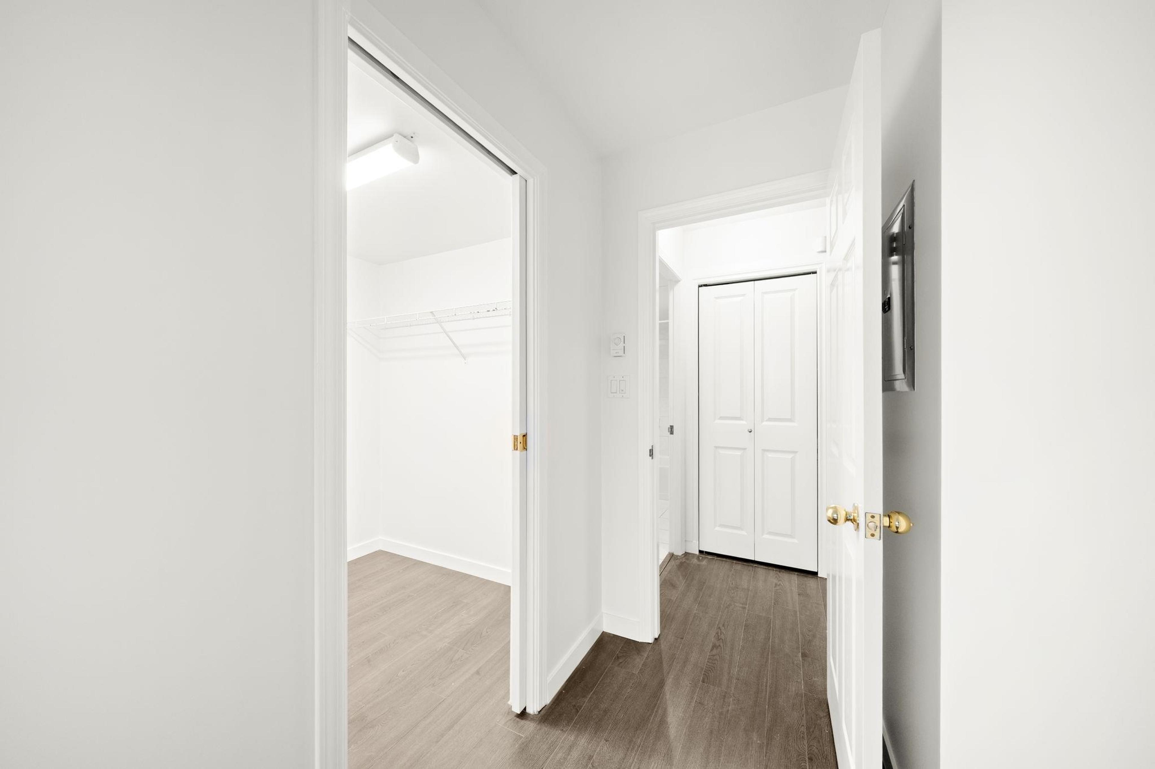 #1101 9623 MANCHESTER DRIVE - 22