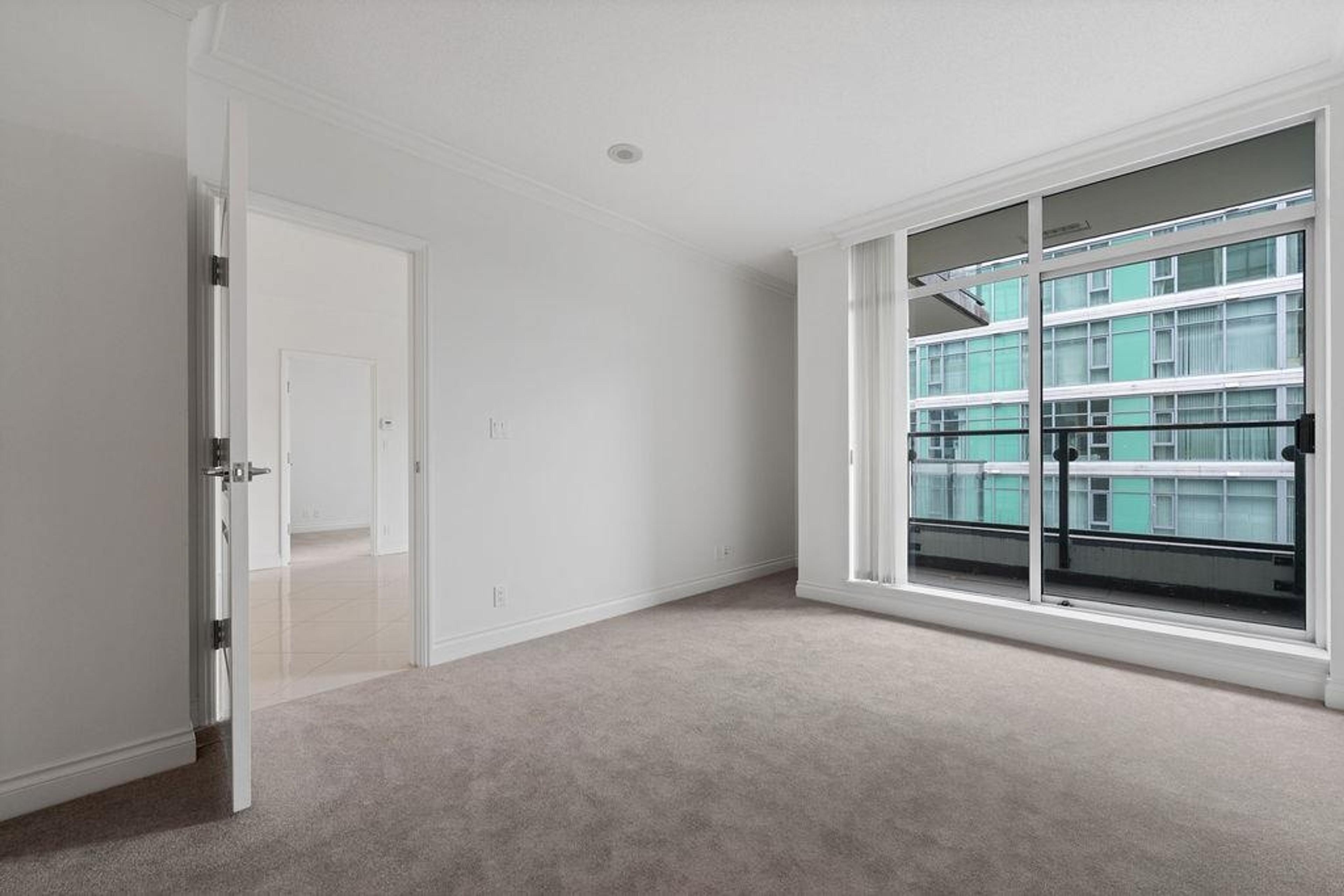 #403 162 VICTORY SHIP WAY - 23