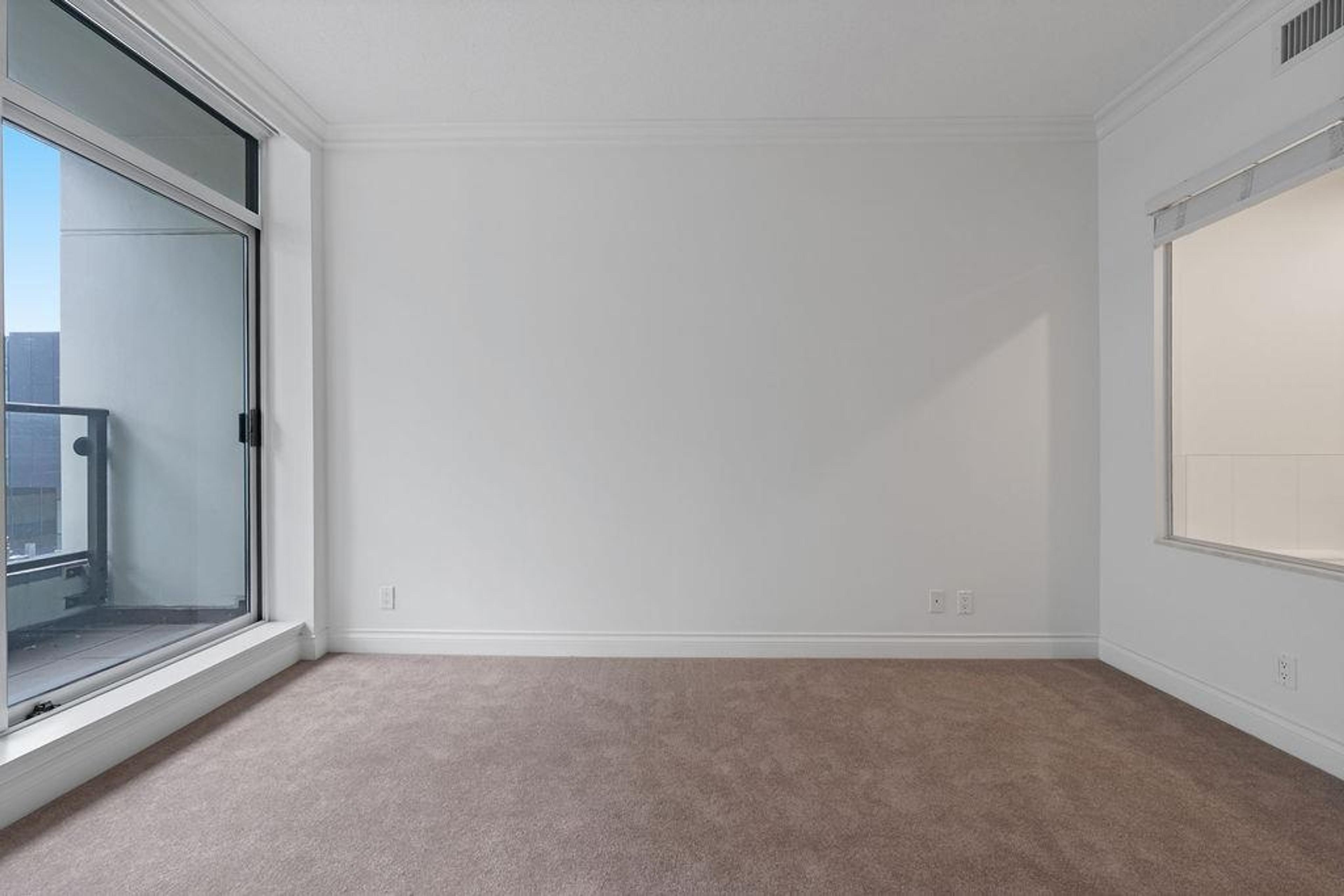 #403 162 VICTORY SHIP WAY - 27