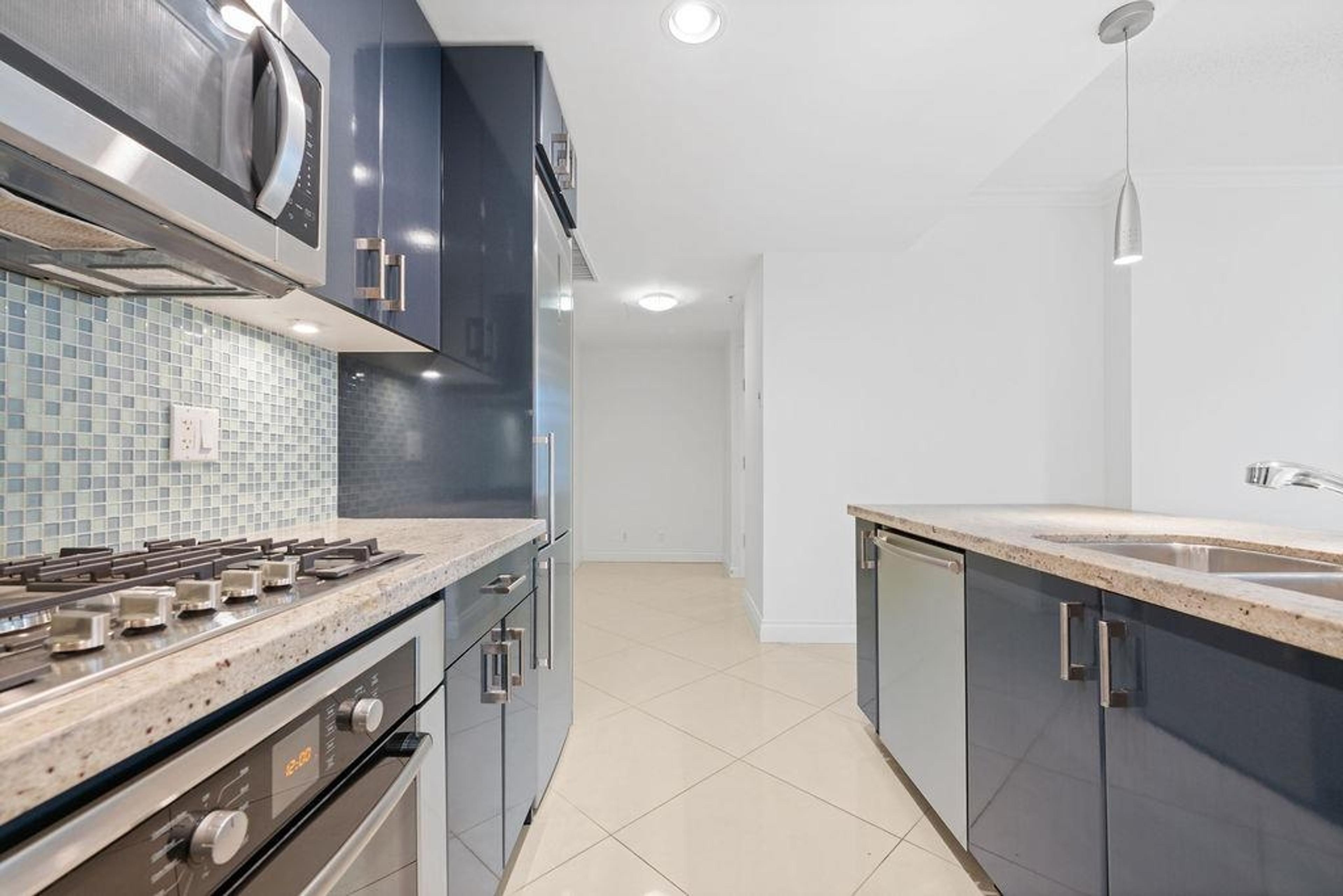 #403 162 VICTORY SHIP WAY - 17