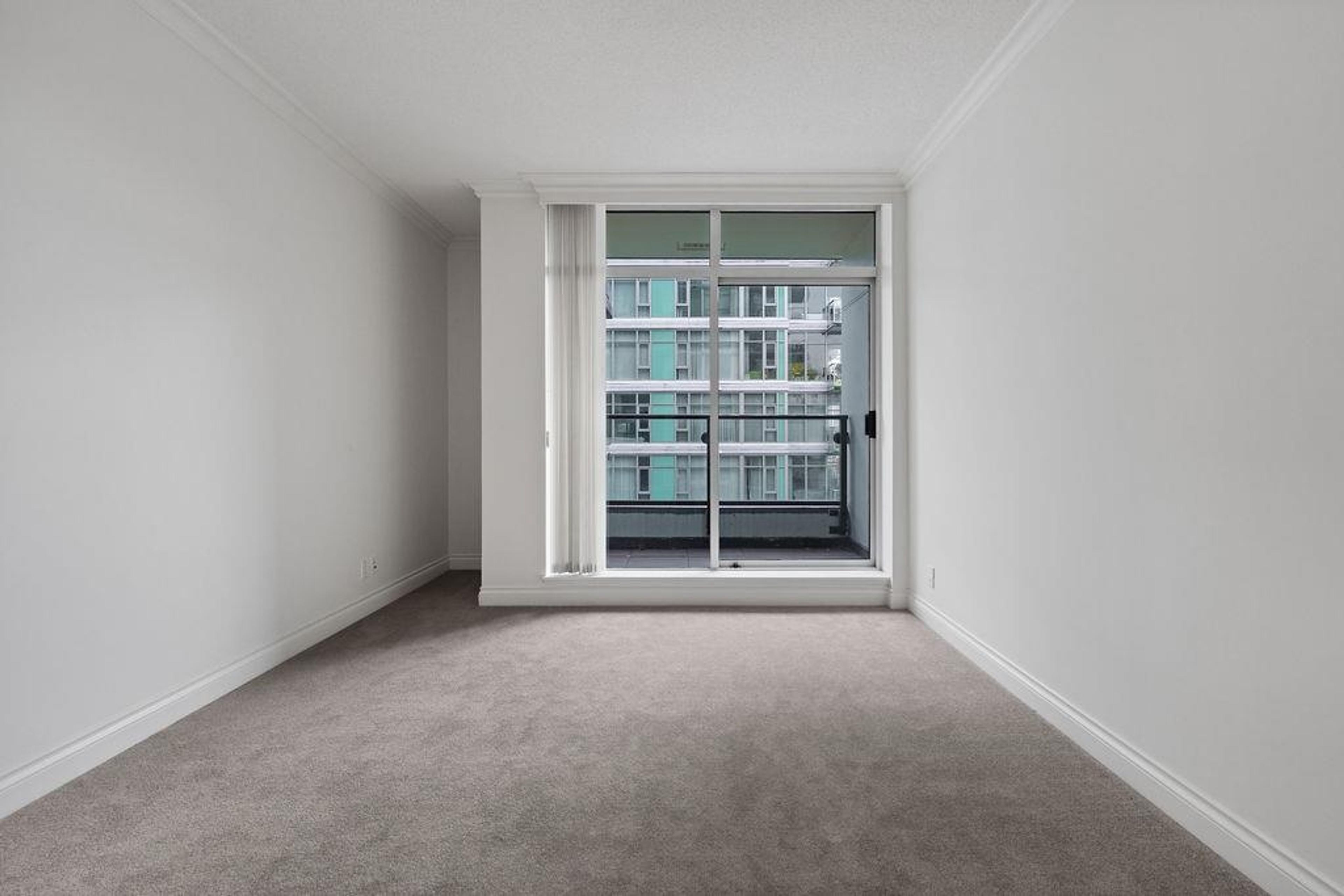 #403 162 VICTORY SHIP WAY - 22