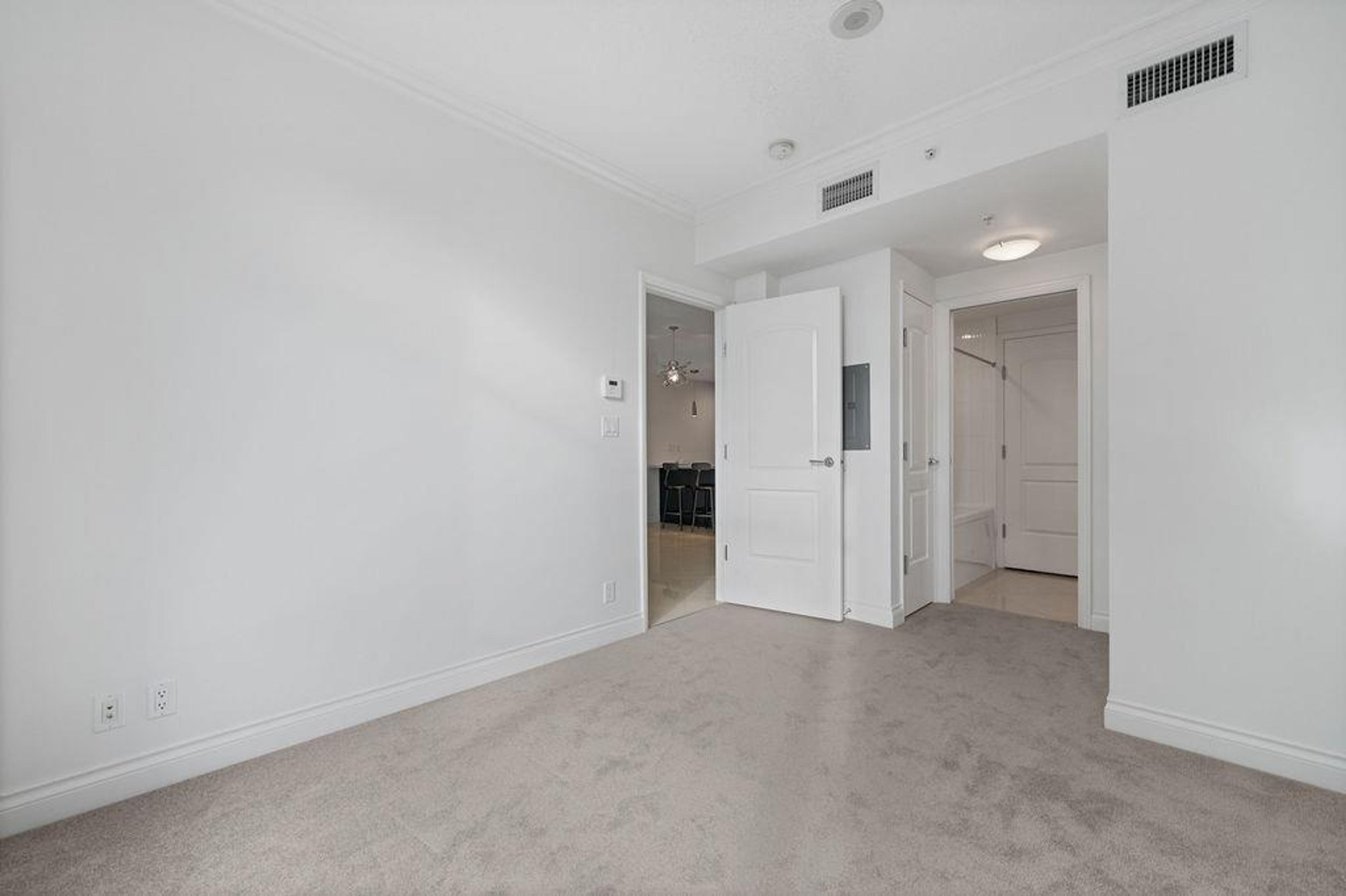 #403 162 VICTORY SHIP WAY - 32