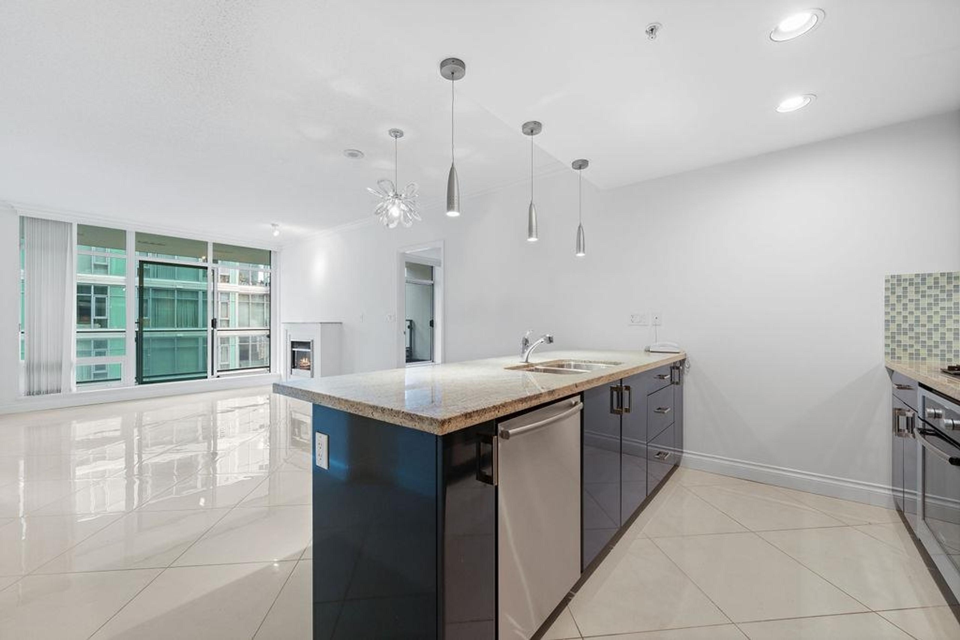 #403 162 VICTORY SHIP WAY - 18