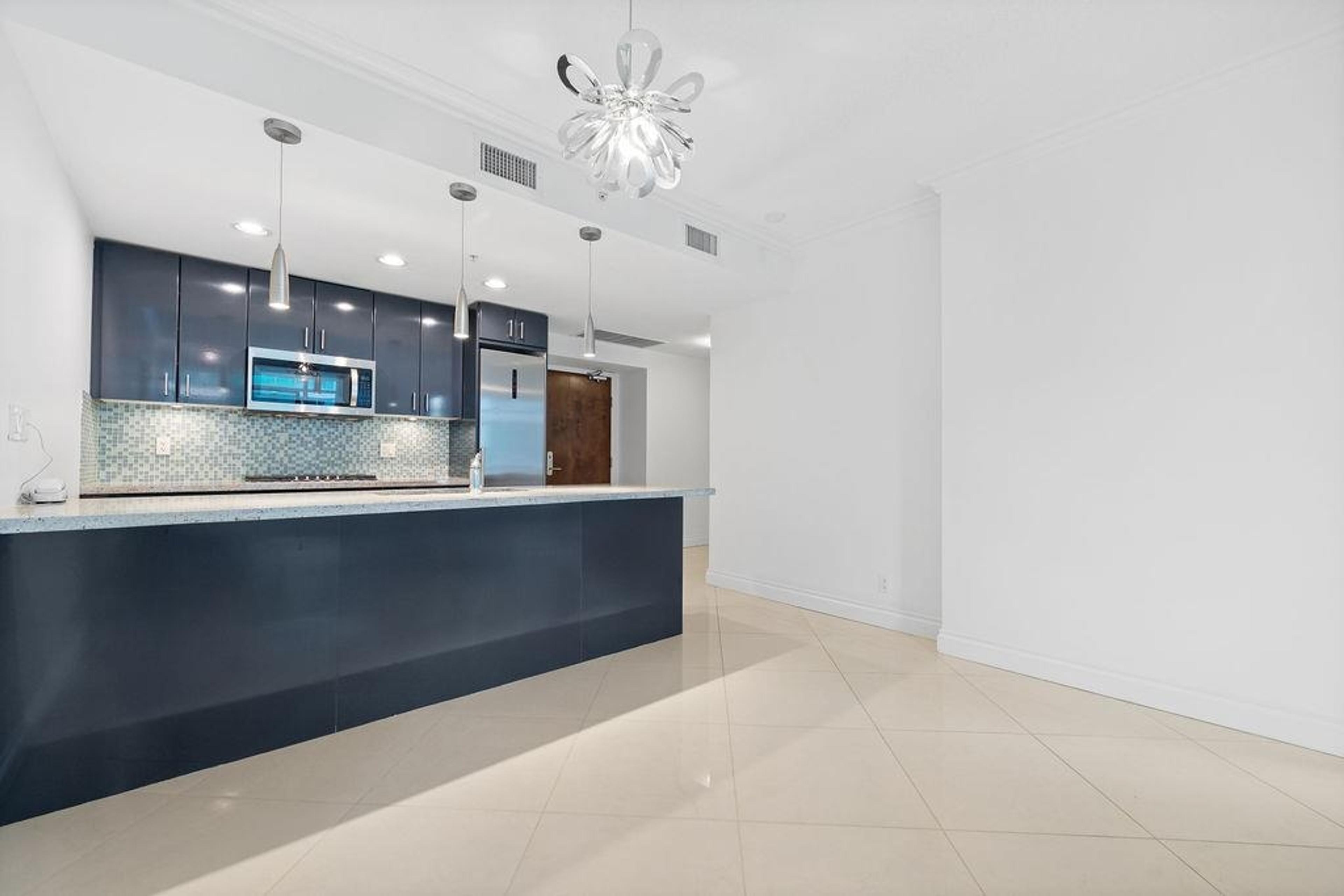 #403 162 VICTORY SHIP WAY - 15