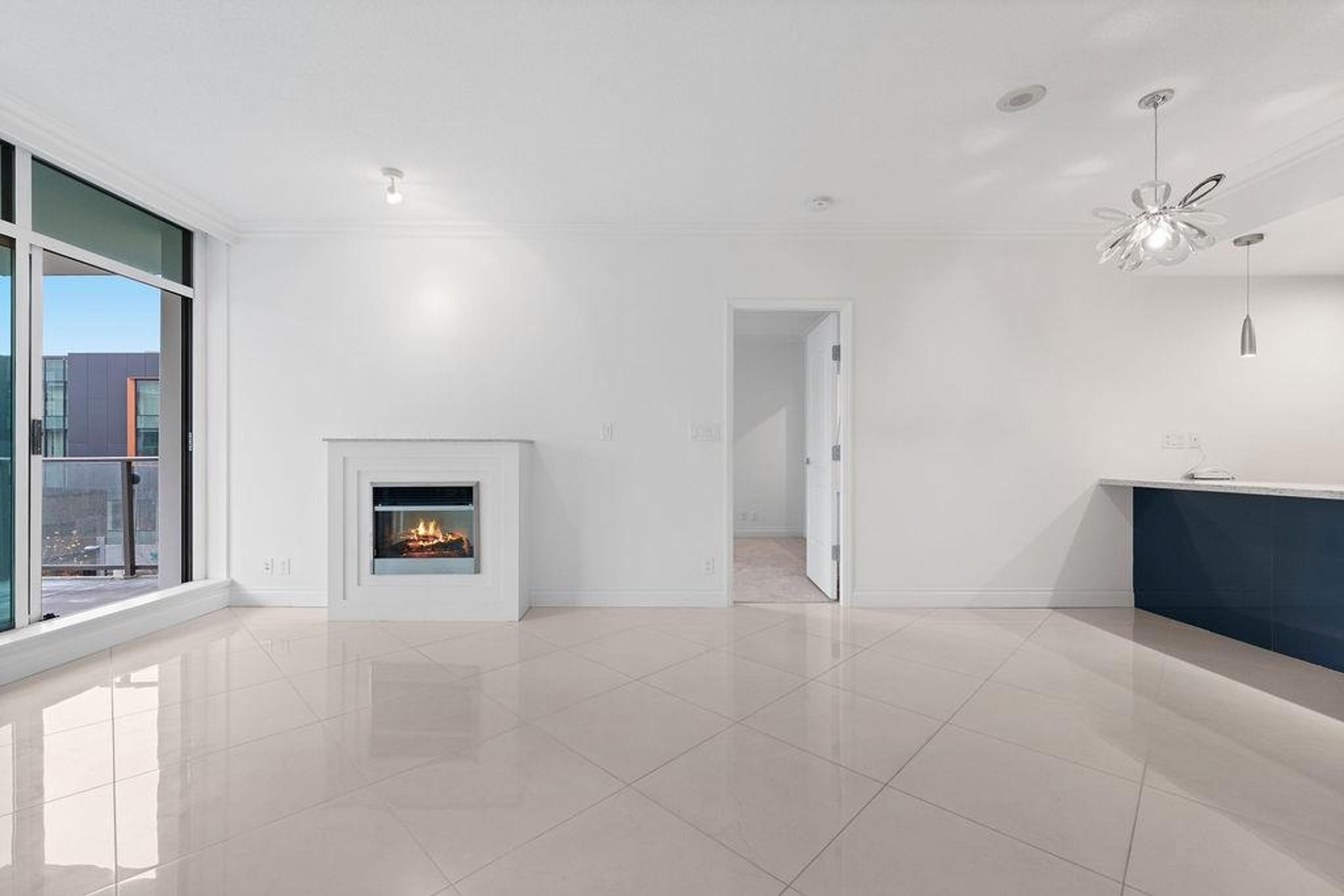 #403 162 VICTORY SHIP WAY - 19